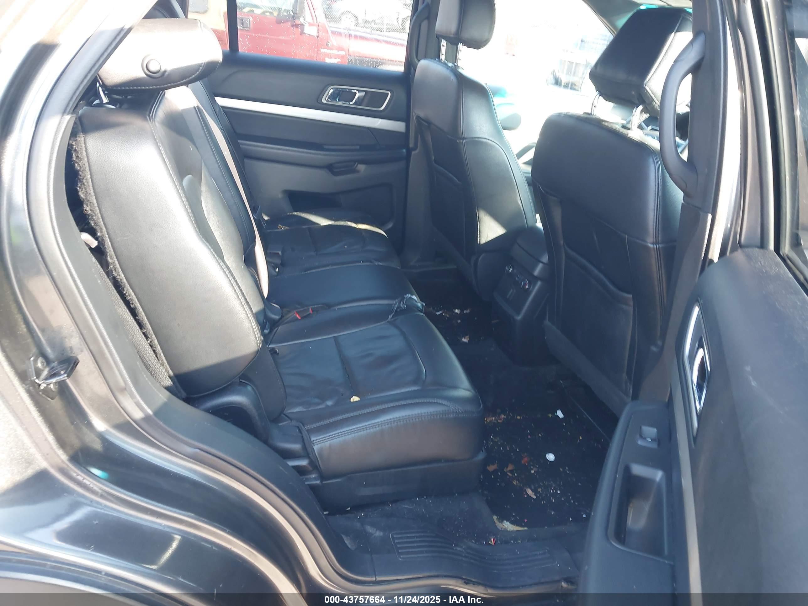 FORD EXPLORER image 8