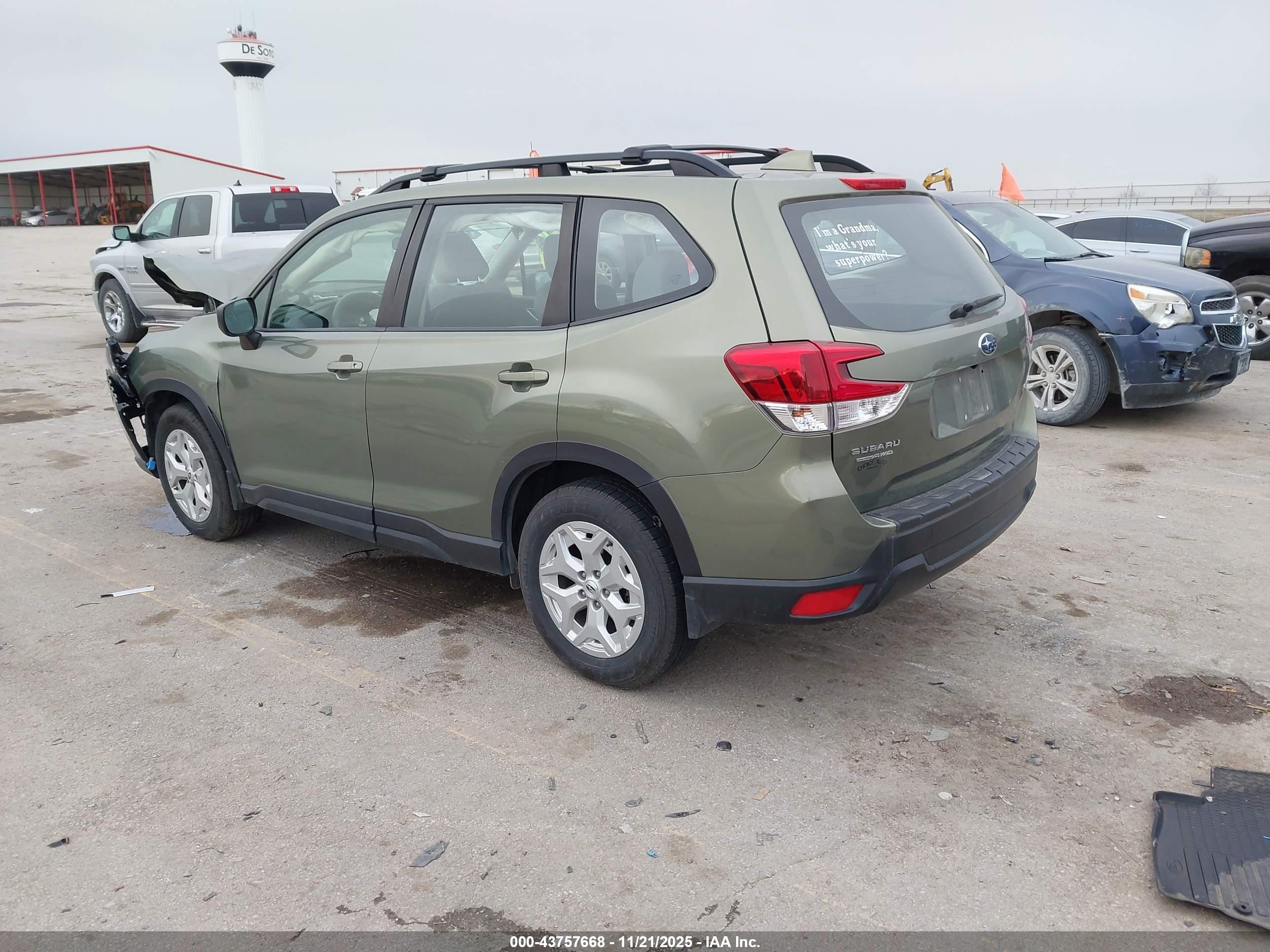 SUBARU FORESTER image 3