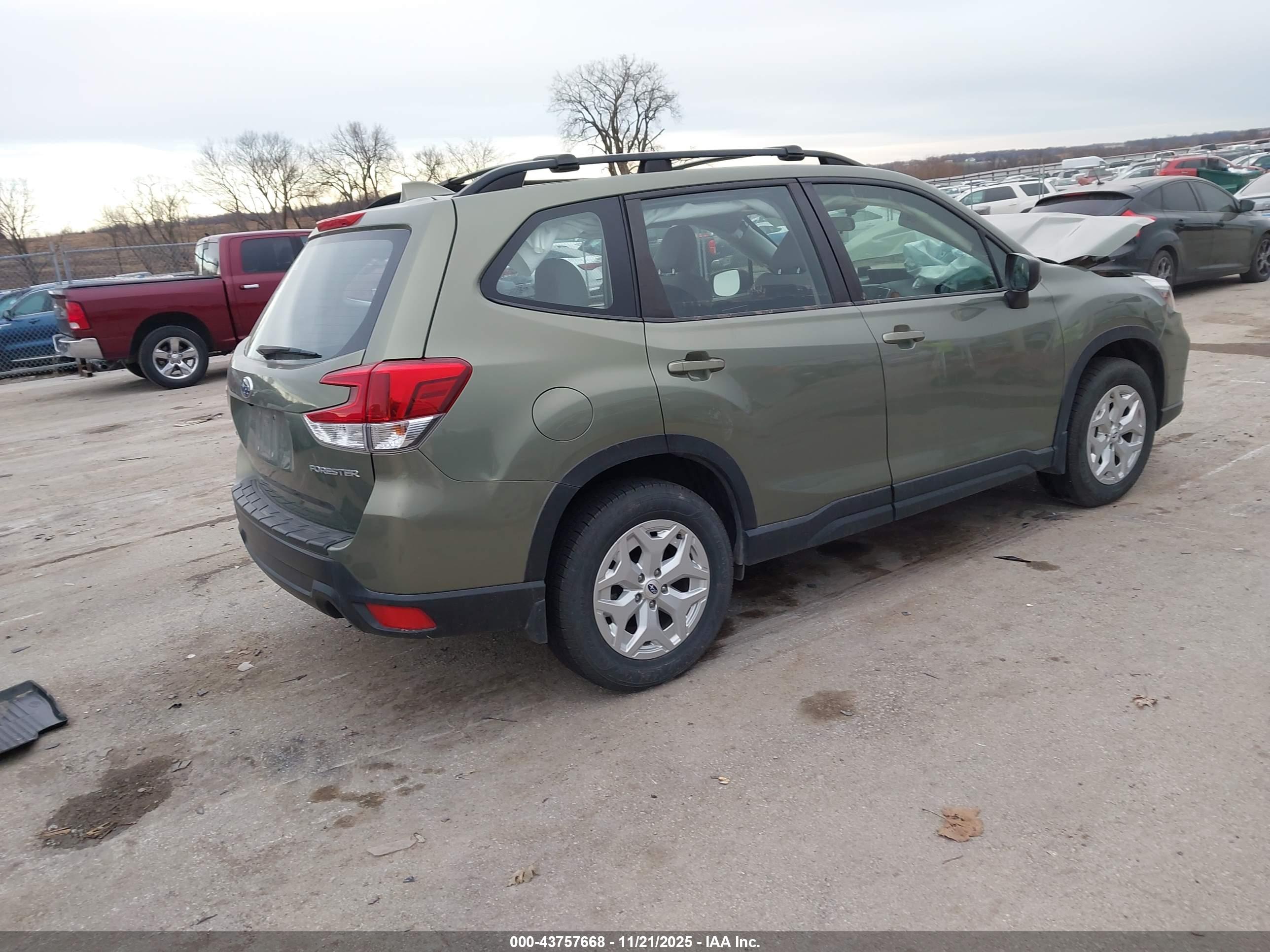 SUBARU FORESTER image 4