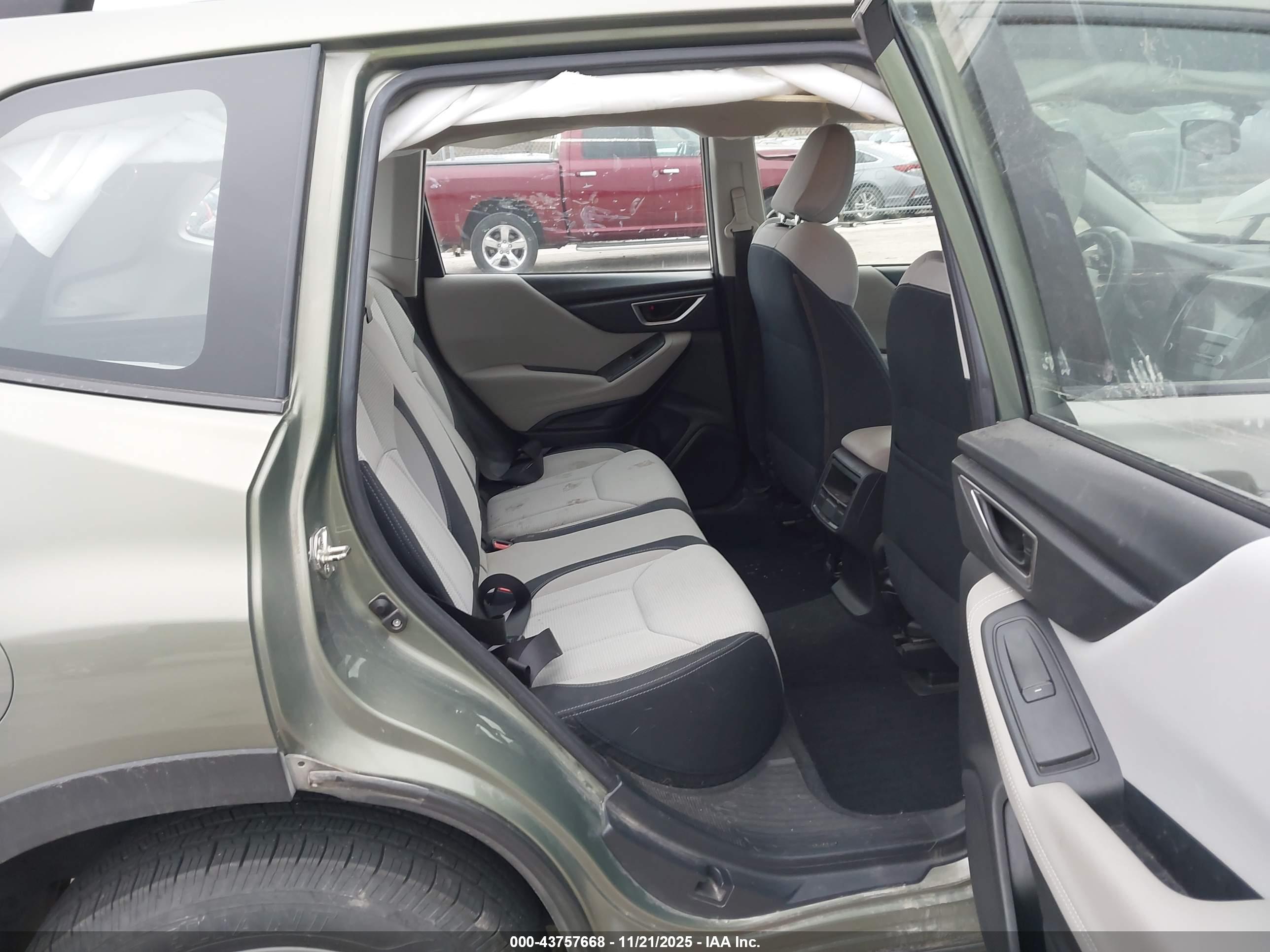 SUBARU FORESTER image 8
