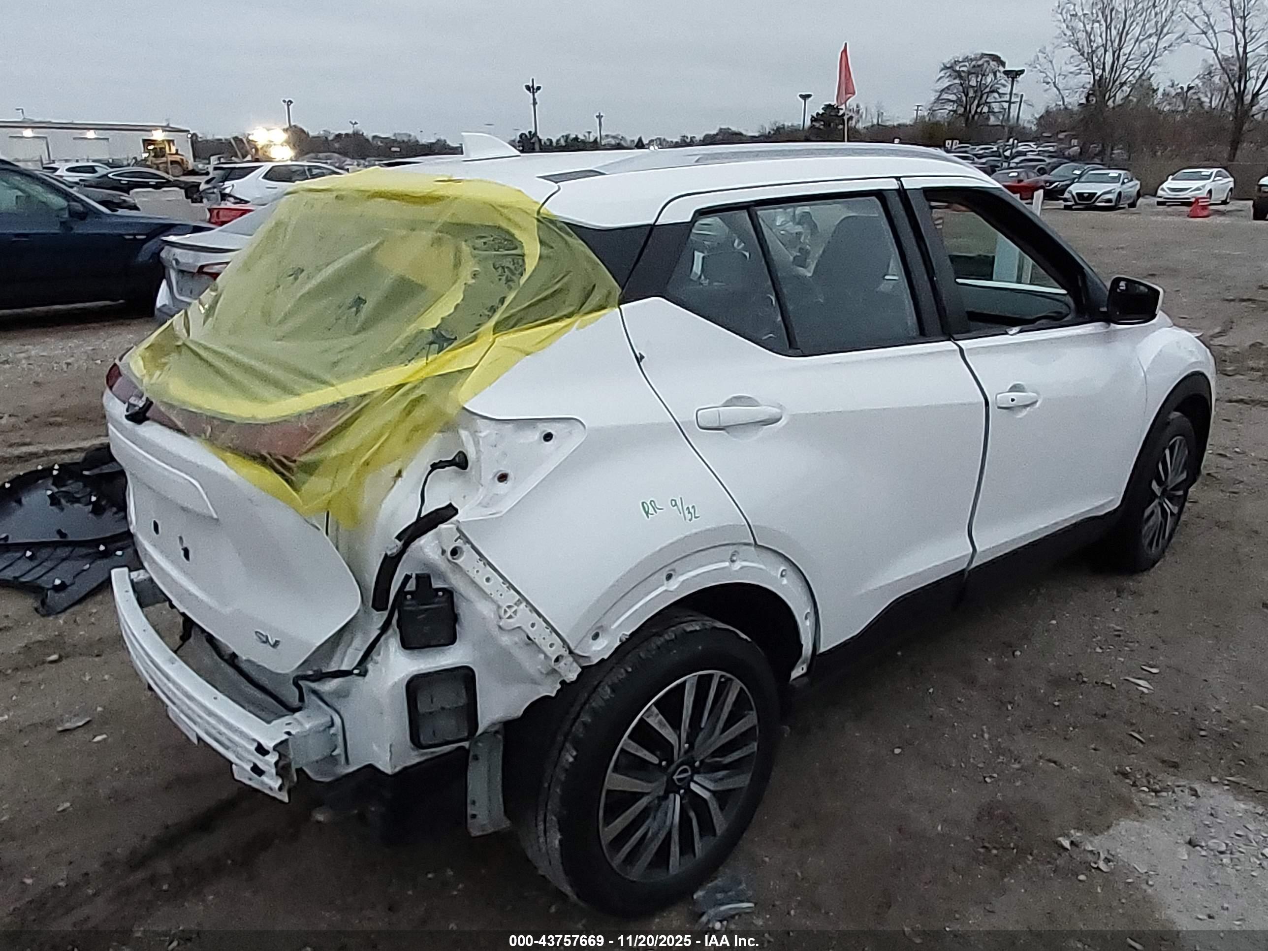 NISSAN KICKS image 4