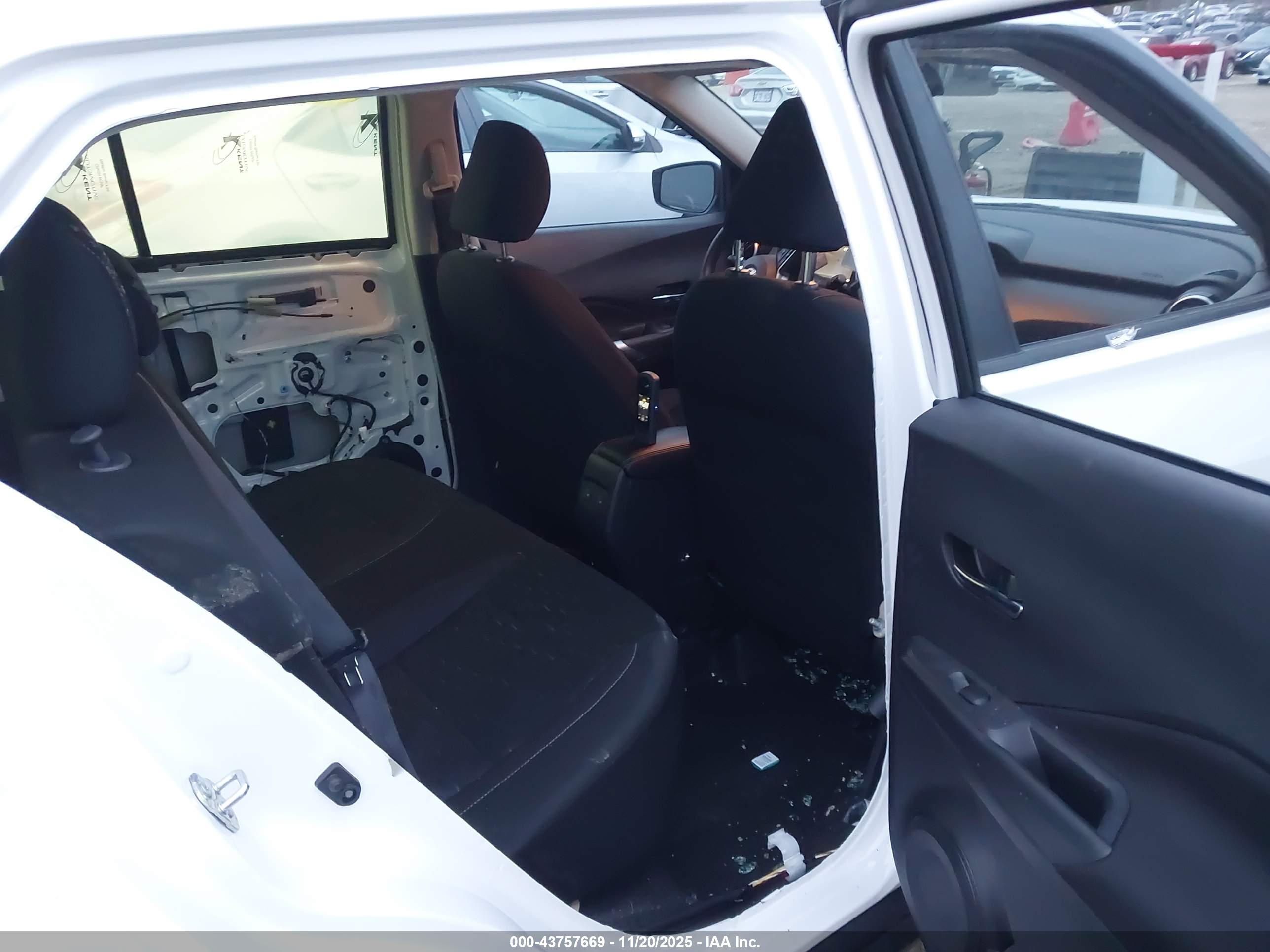 NISSAN KICKS image 8
