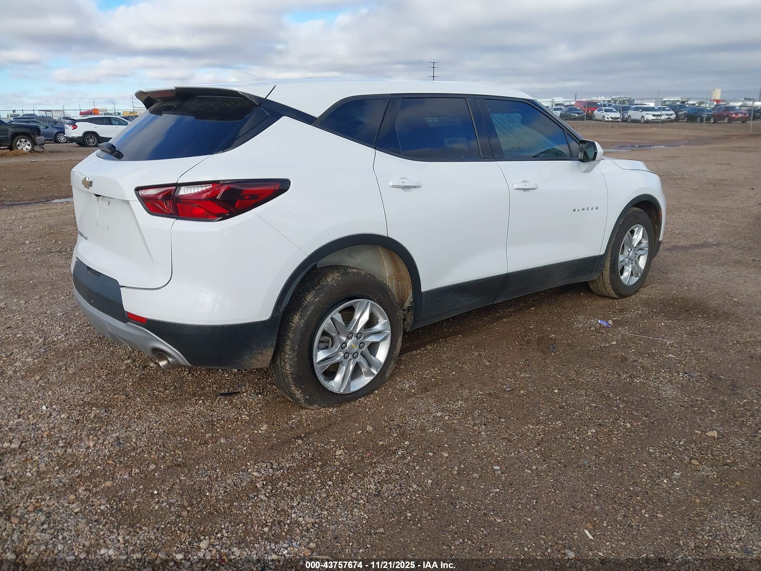CHEVROLET BLAZER image 4