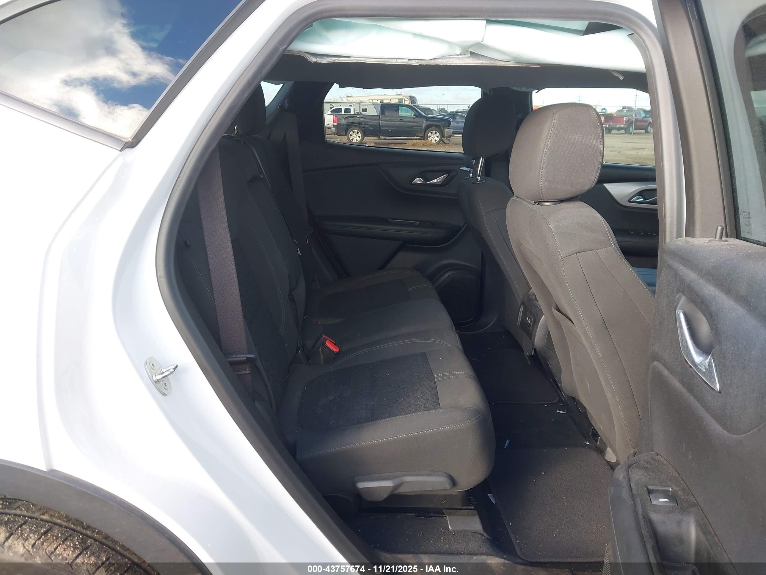 CHEVROLET BLAZER image 8