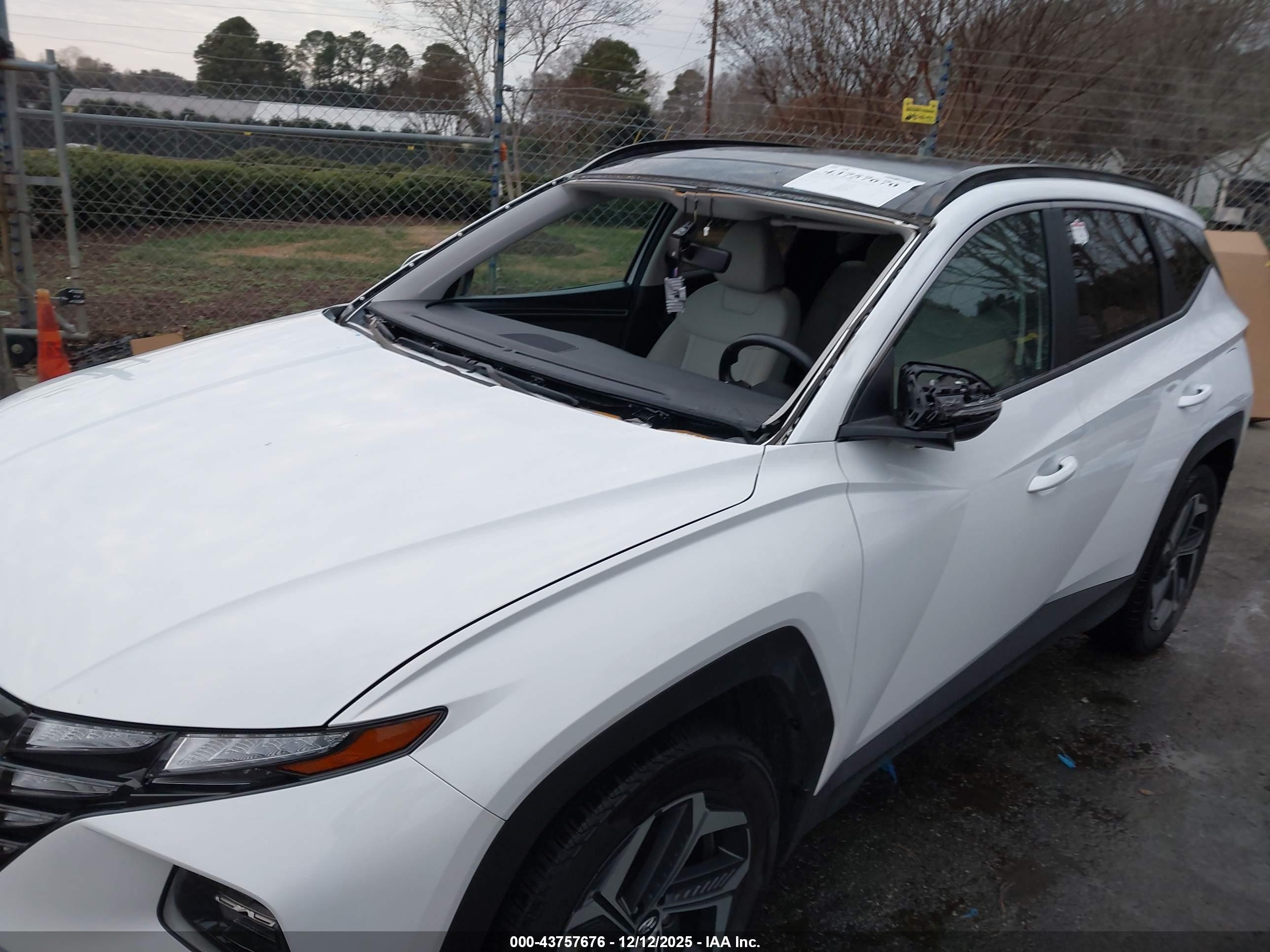 HYUNDAI TUCSON image 6
