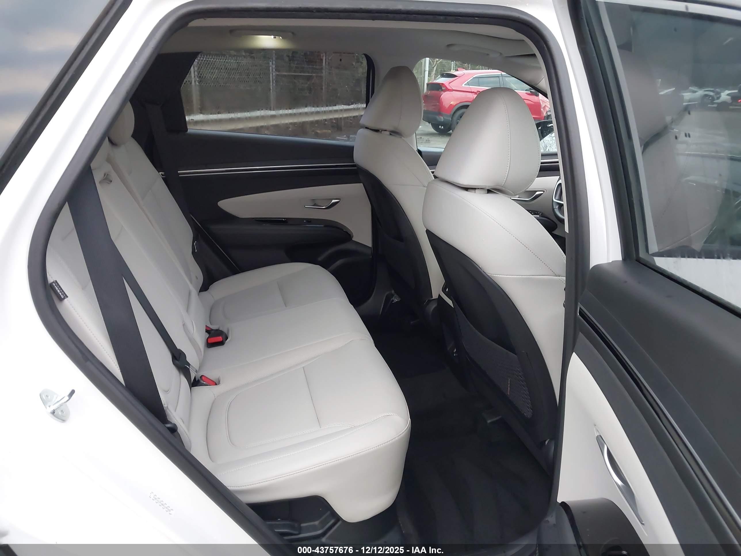 HYUNDAI TUCSON image 8
