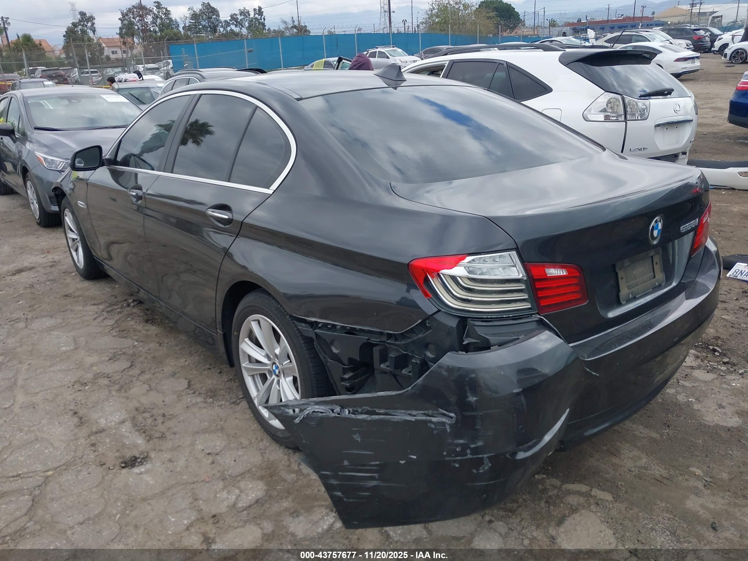 BMW 528I image 3