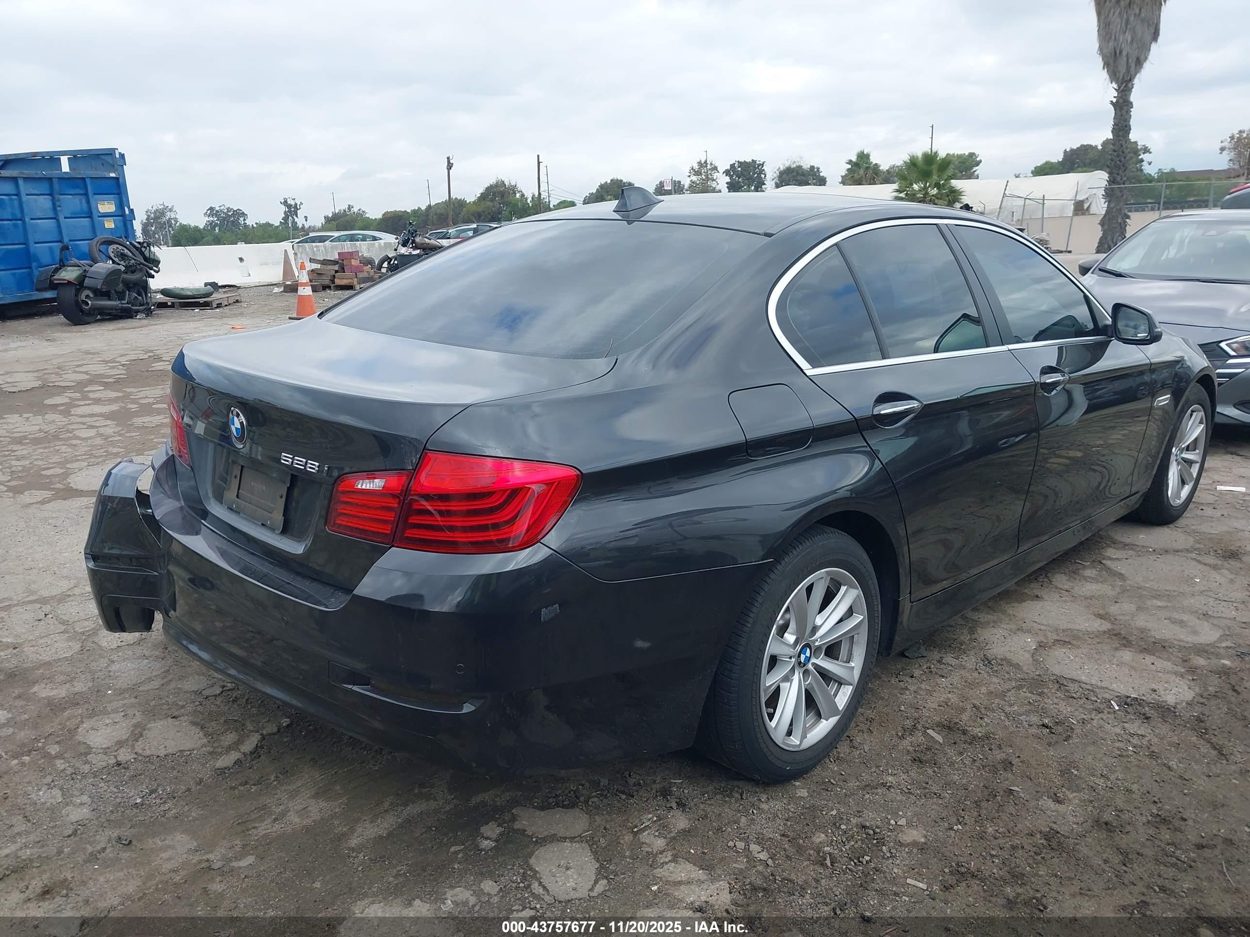 BMW 528I image 4