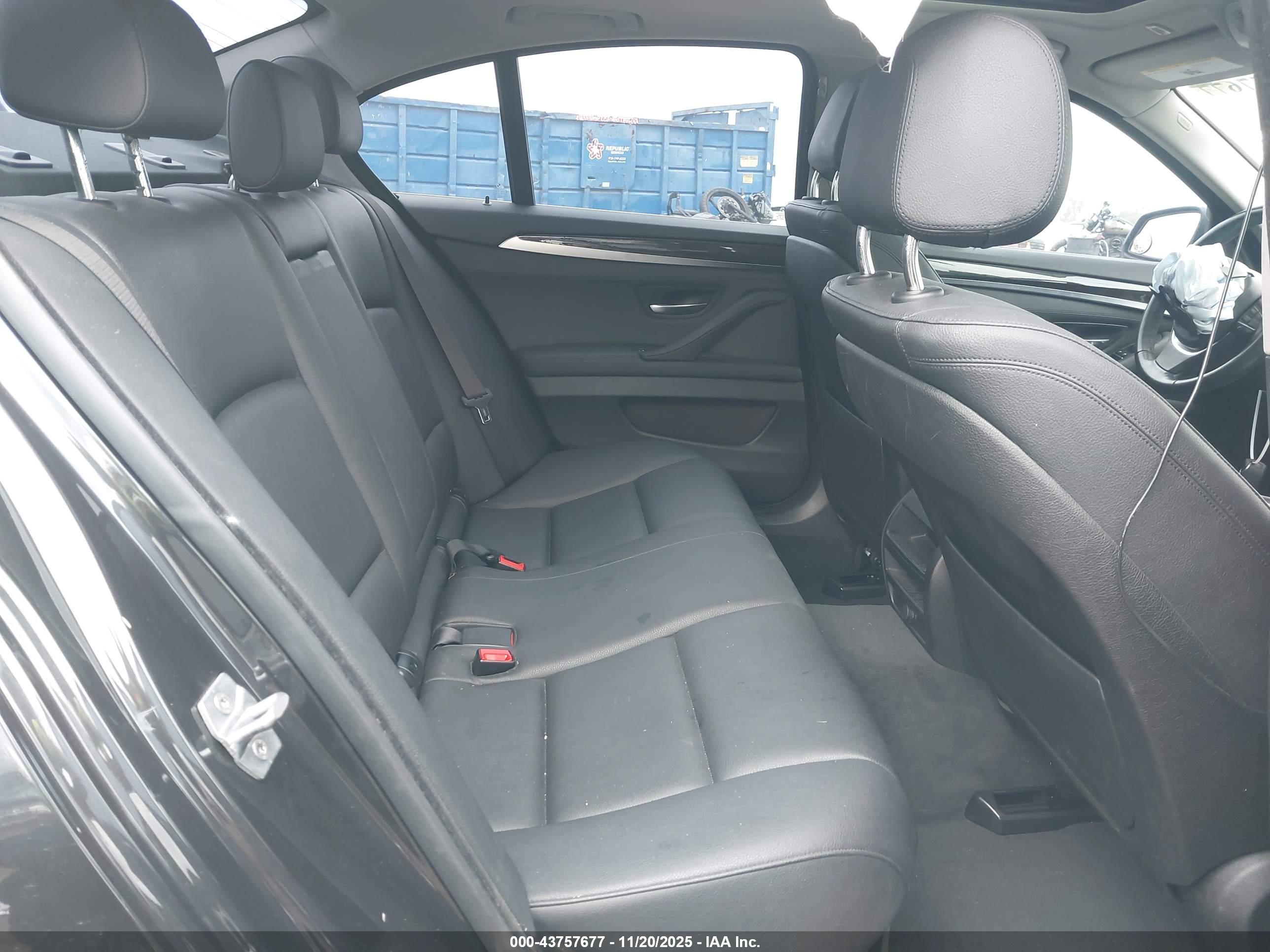 BMW 528I image 8