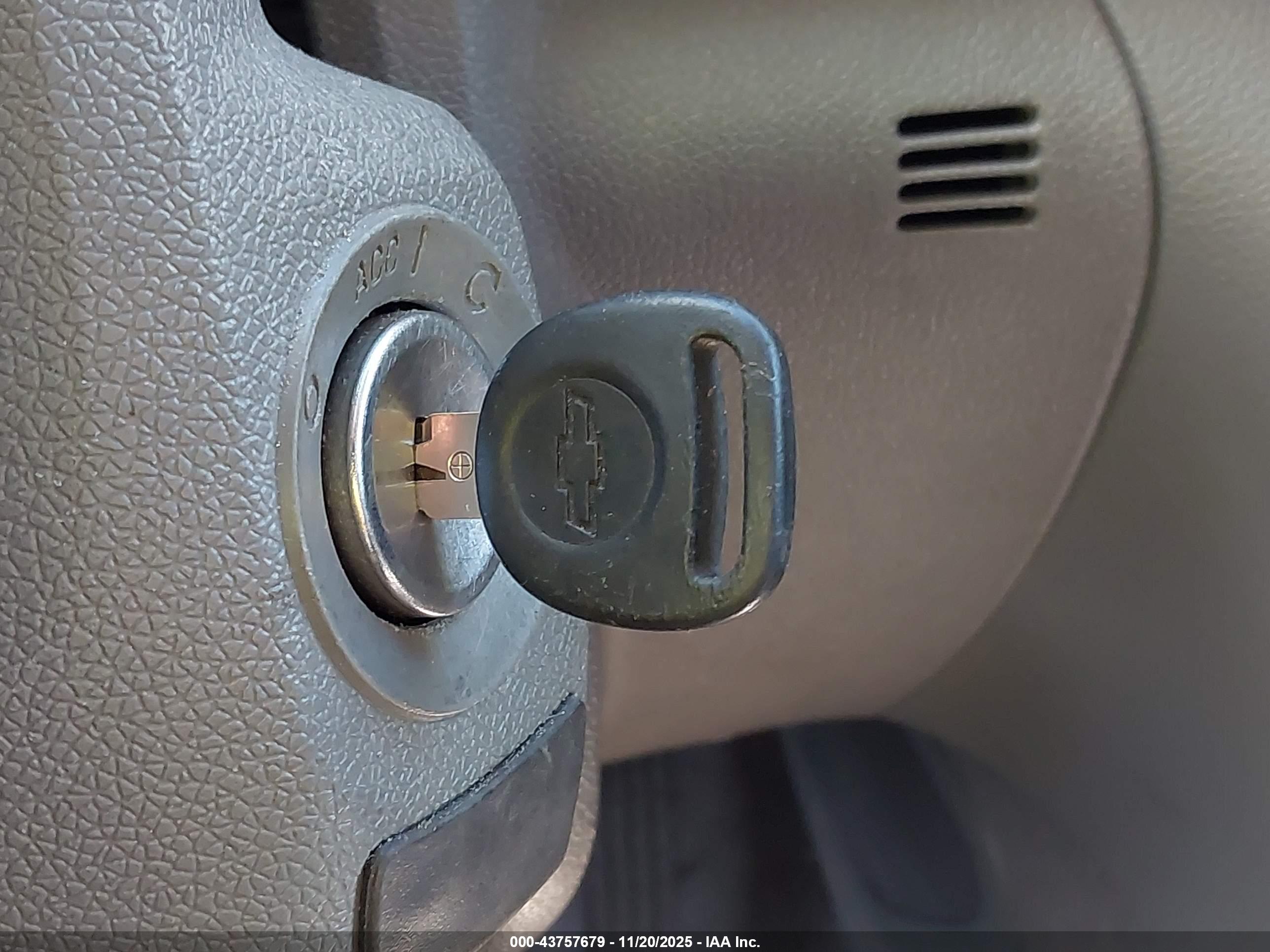 CHEVROLET TRAVERSE image 11