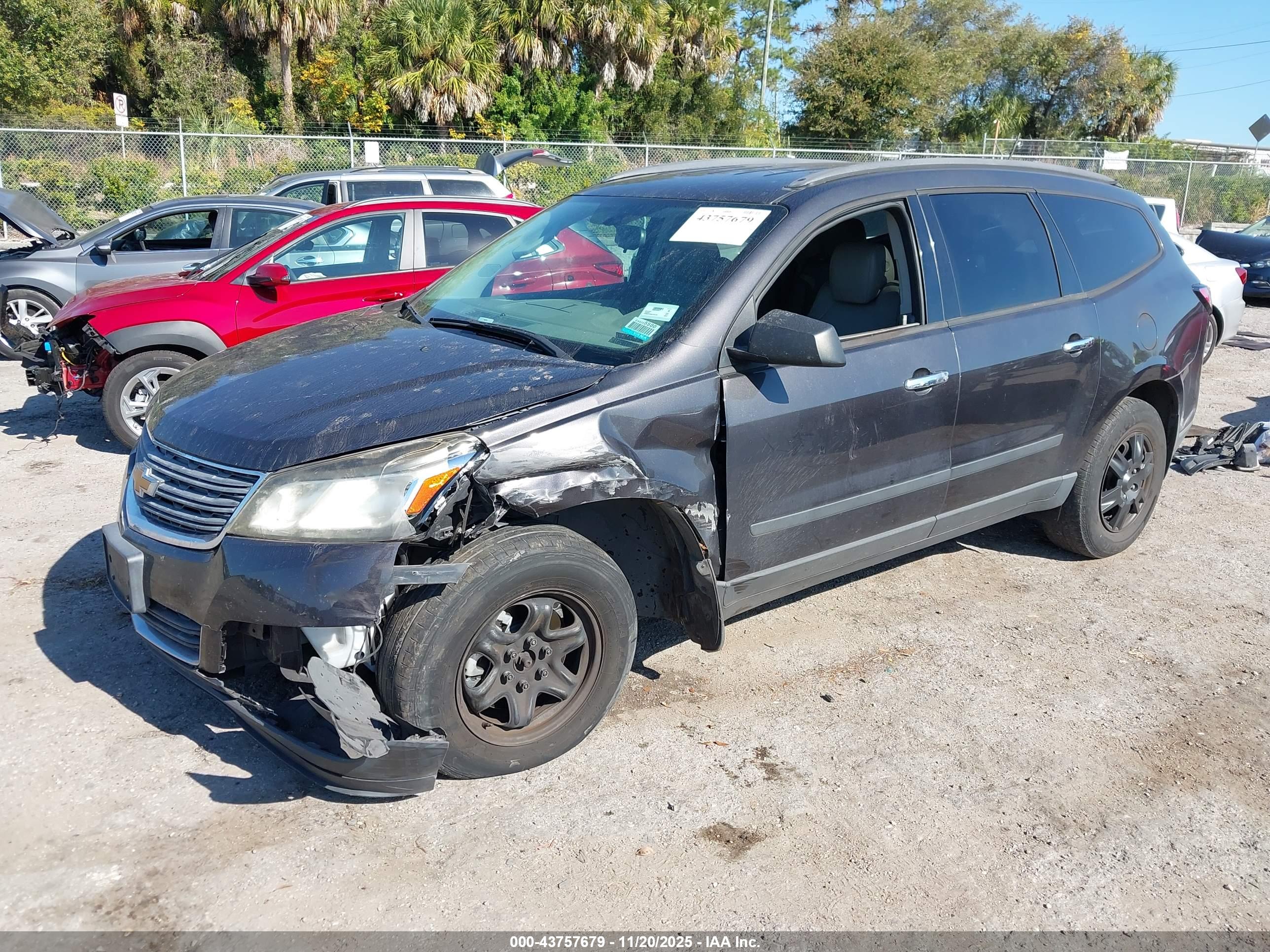 CHEVROLET TRAVERSE image 2