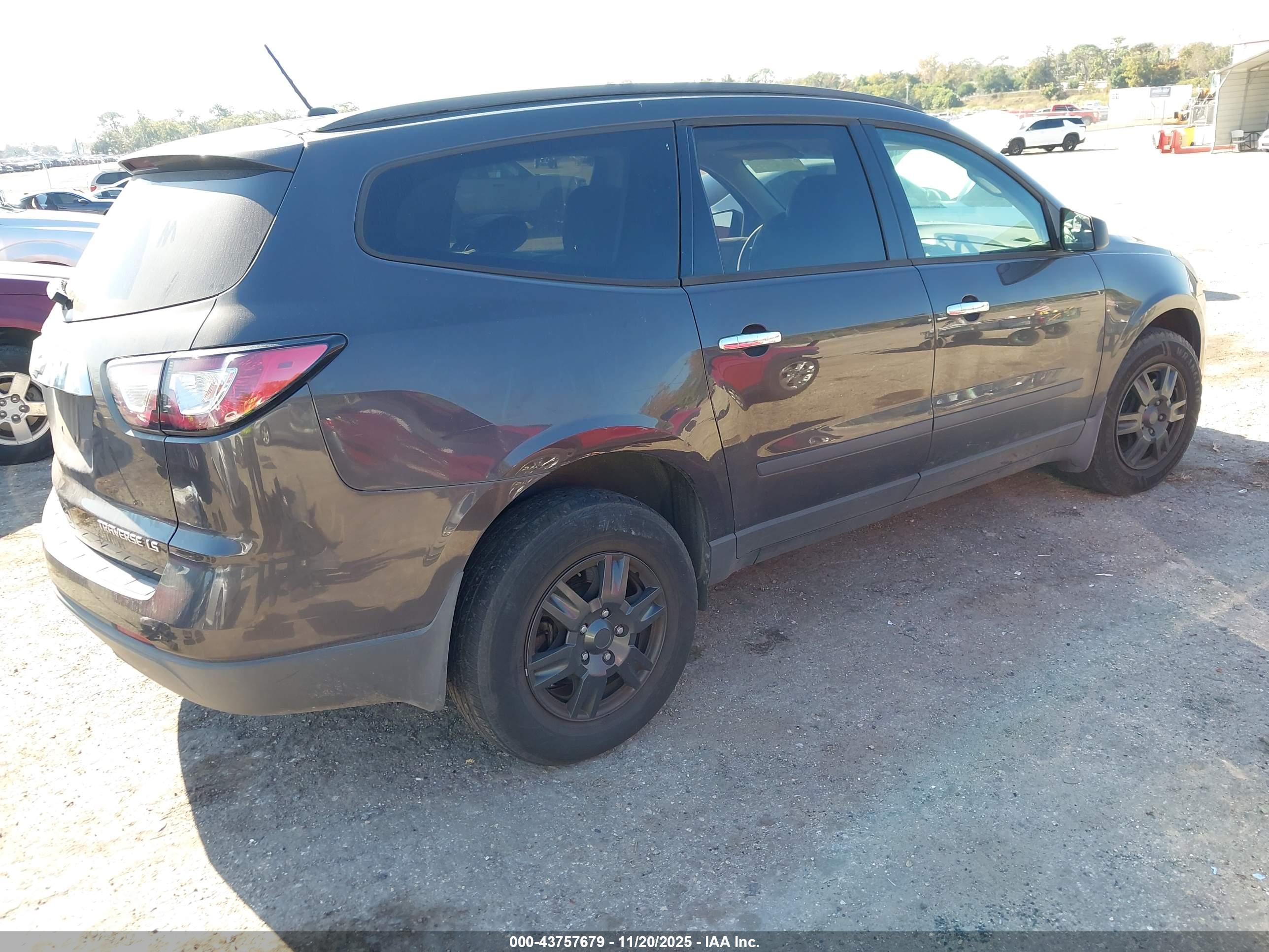 CHEVROLET TRAVERSE image 4
