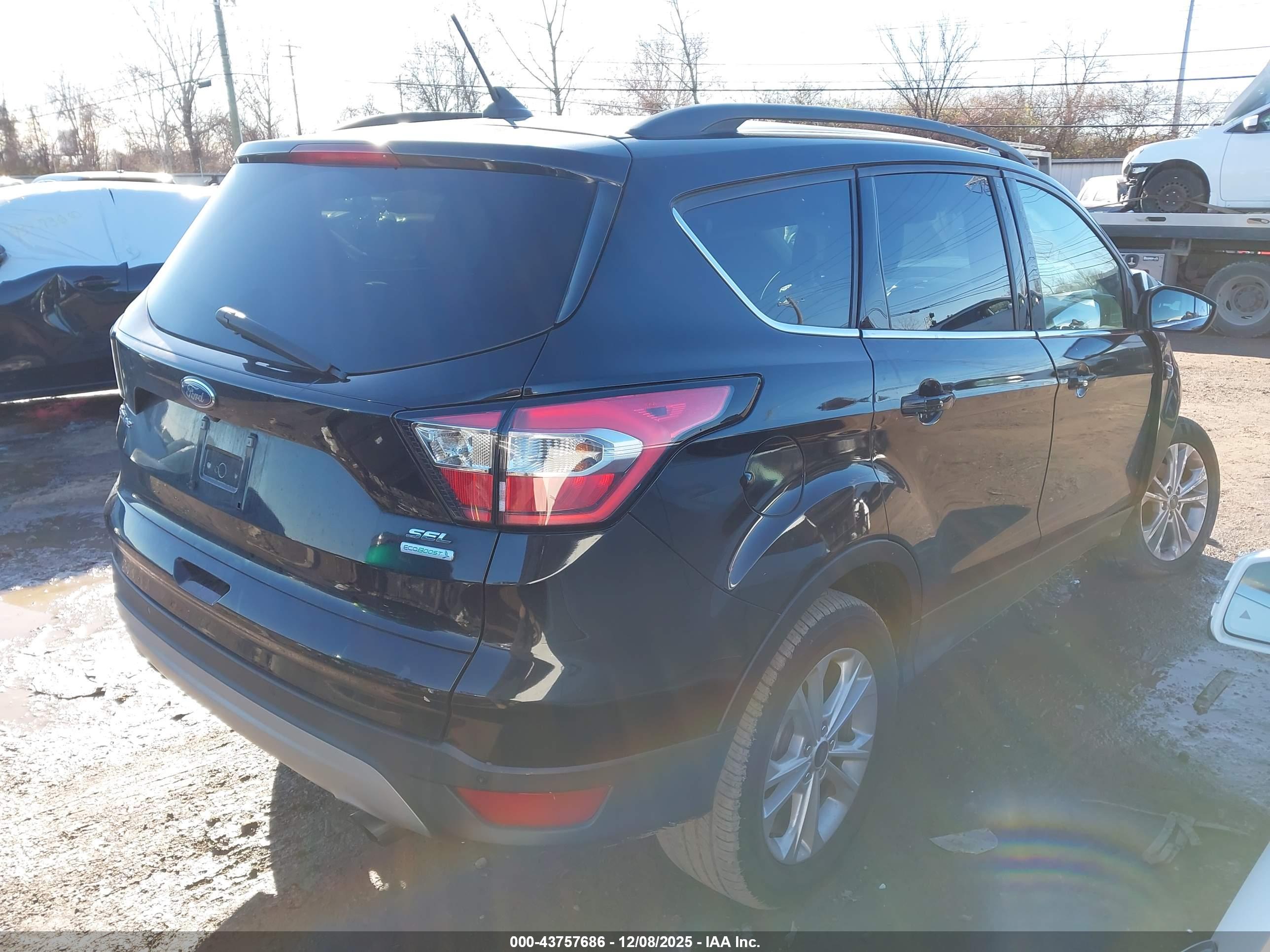 FORD ESCAPE image 4