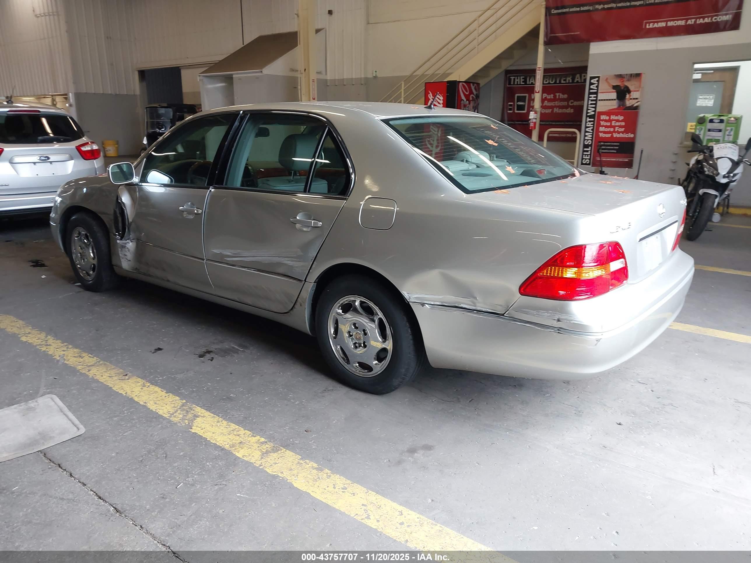 LEXUS LS image 3