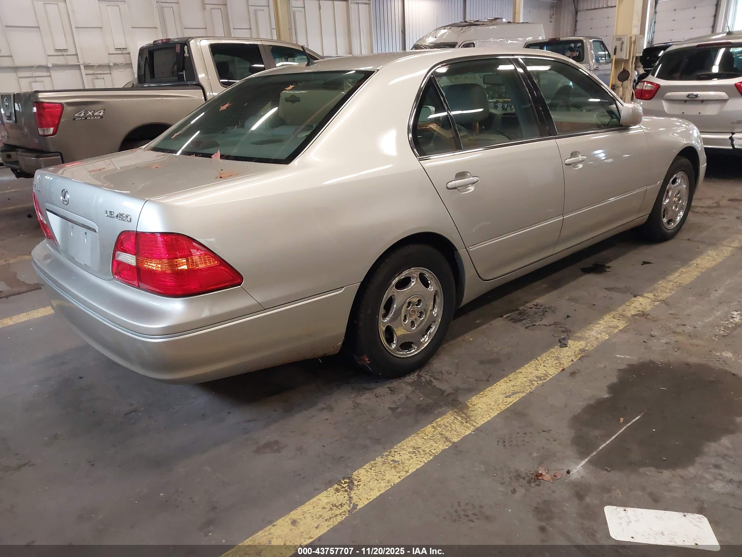 LEXUS LS image 4