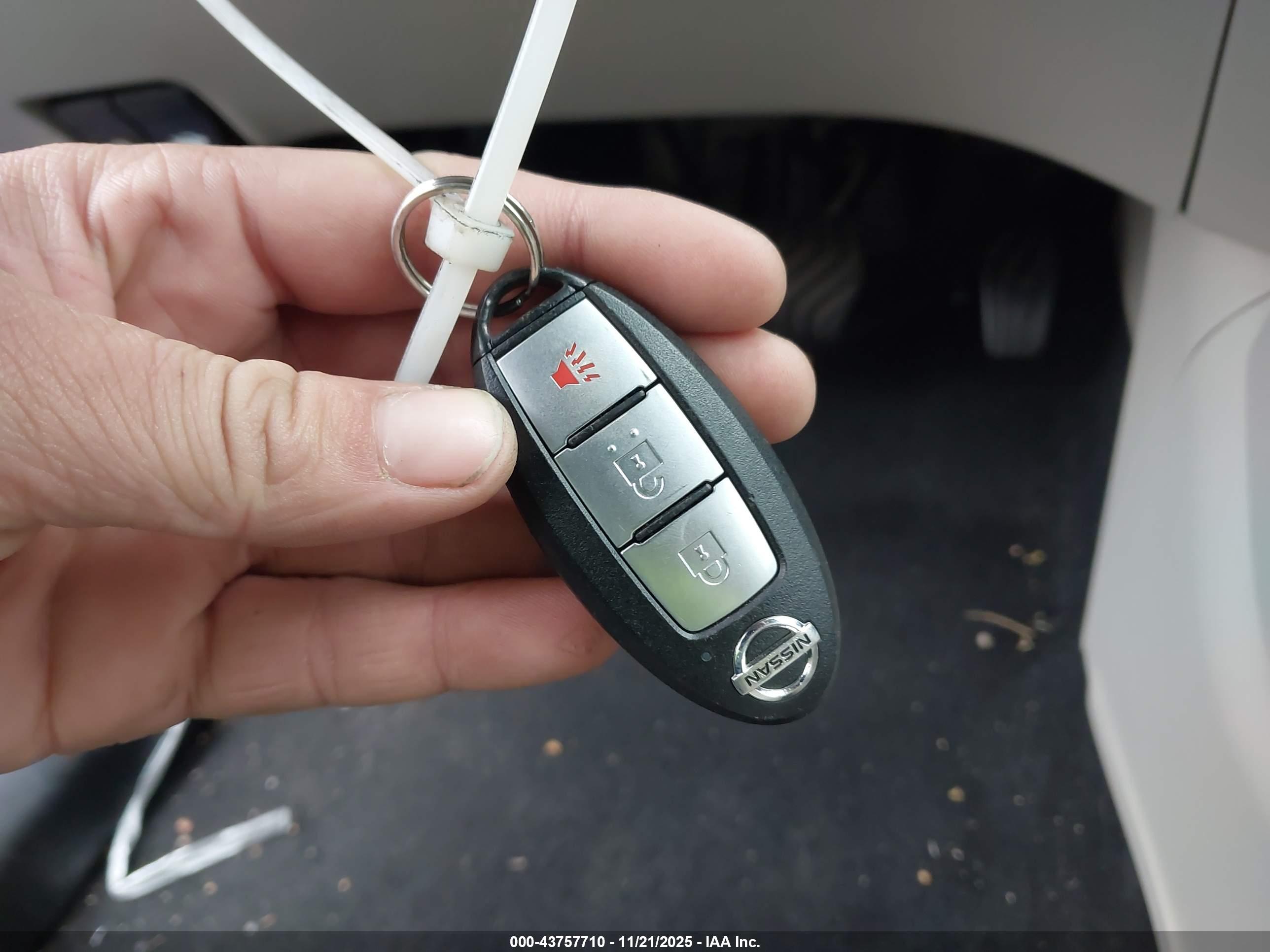 NISSAN ROGUE image 11