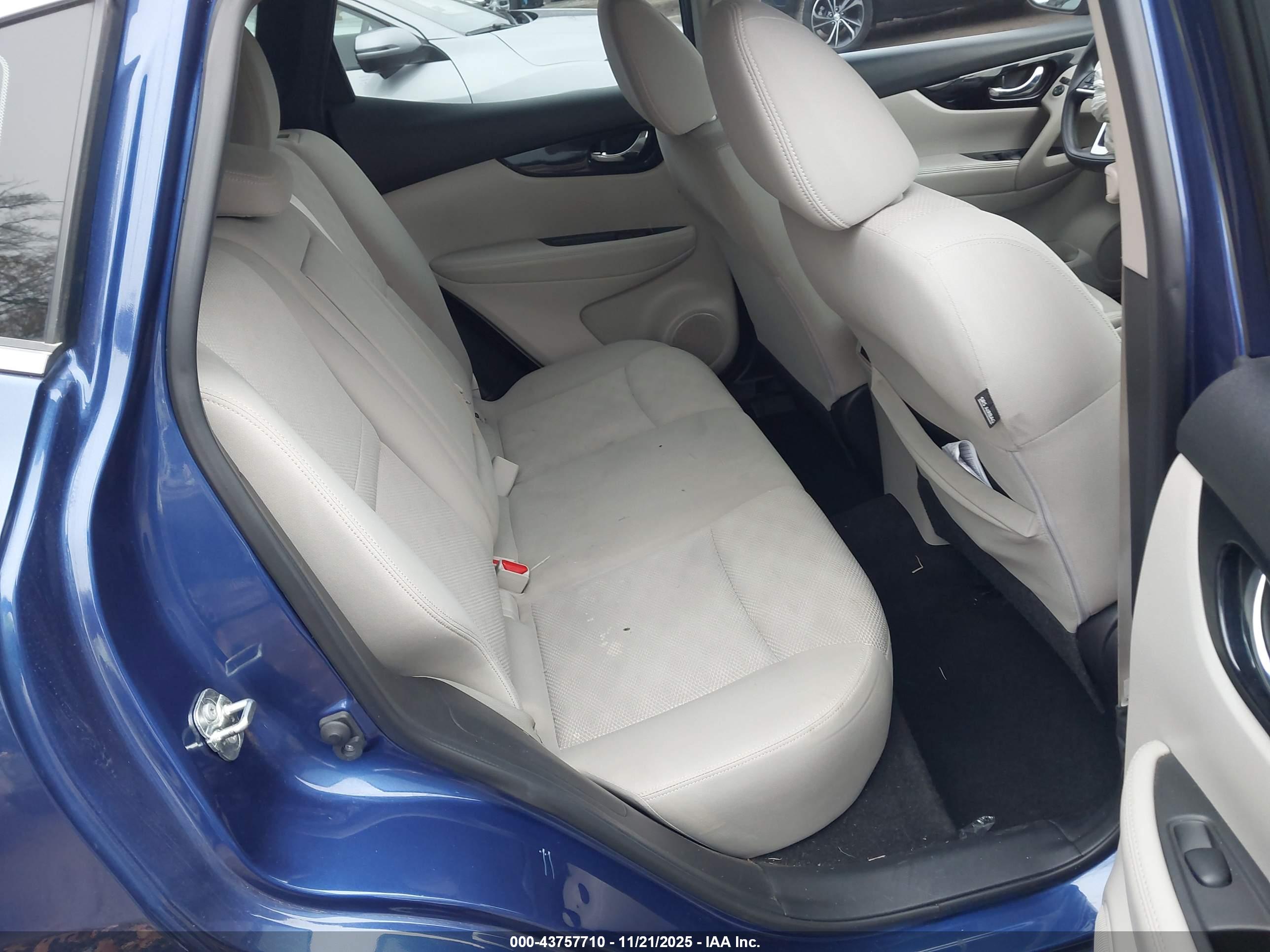 NISSAN ROGUE image 8