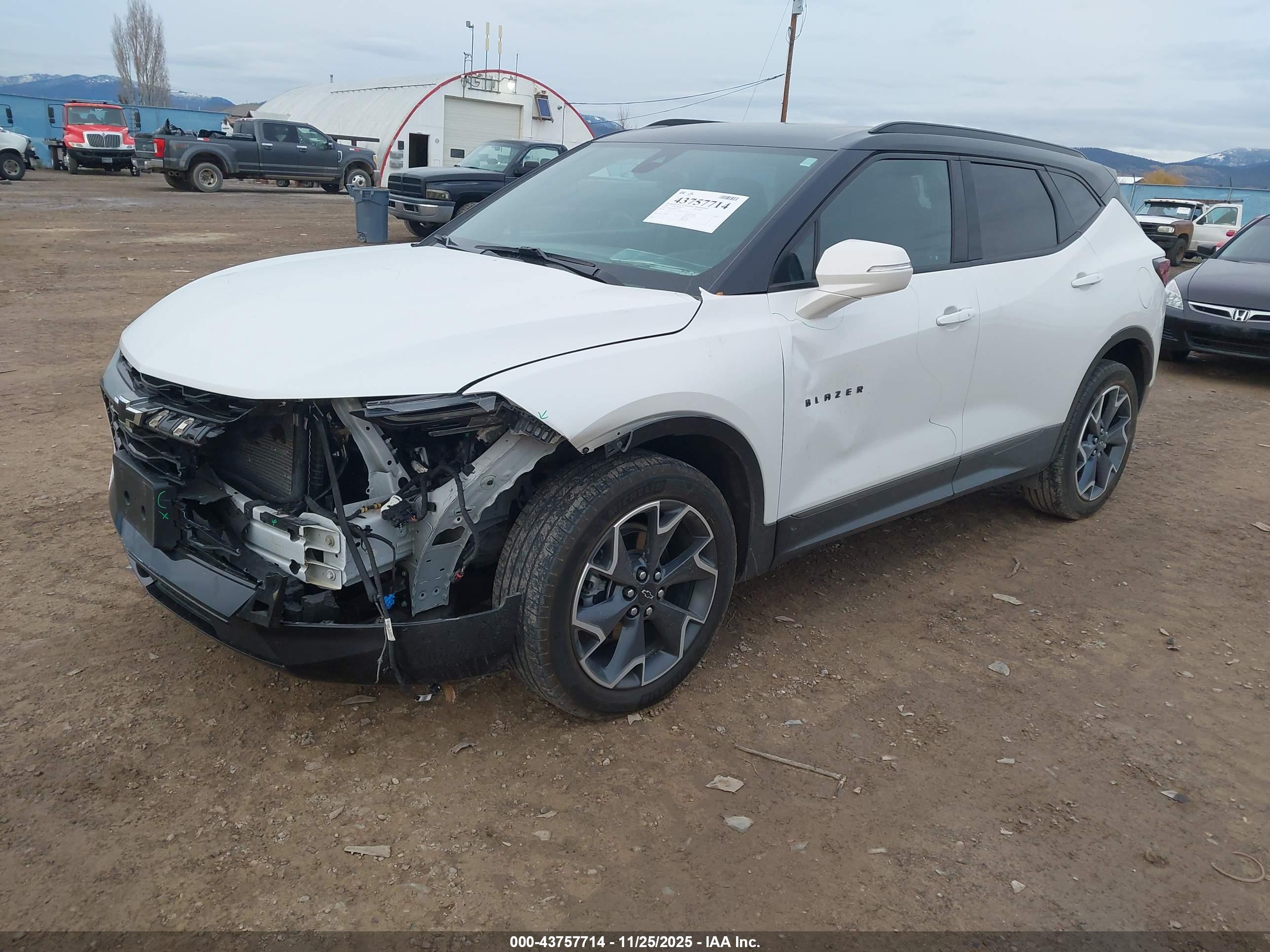 CHEVROLET BLAZER image 2
