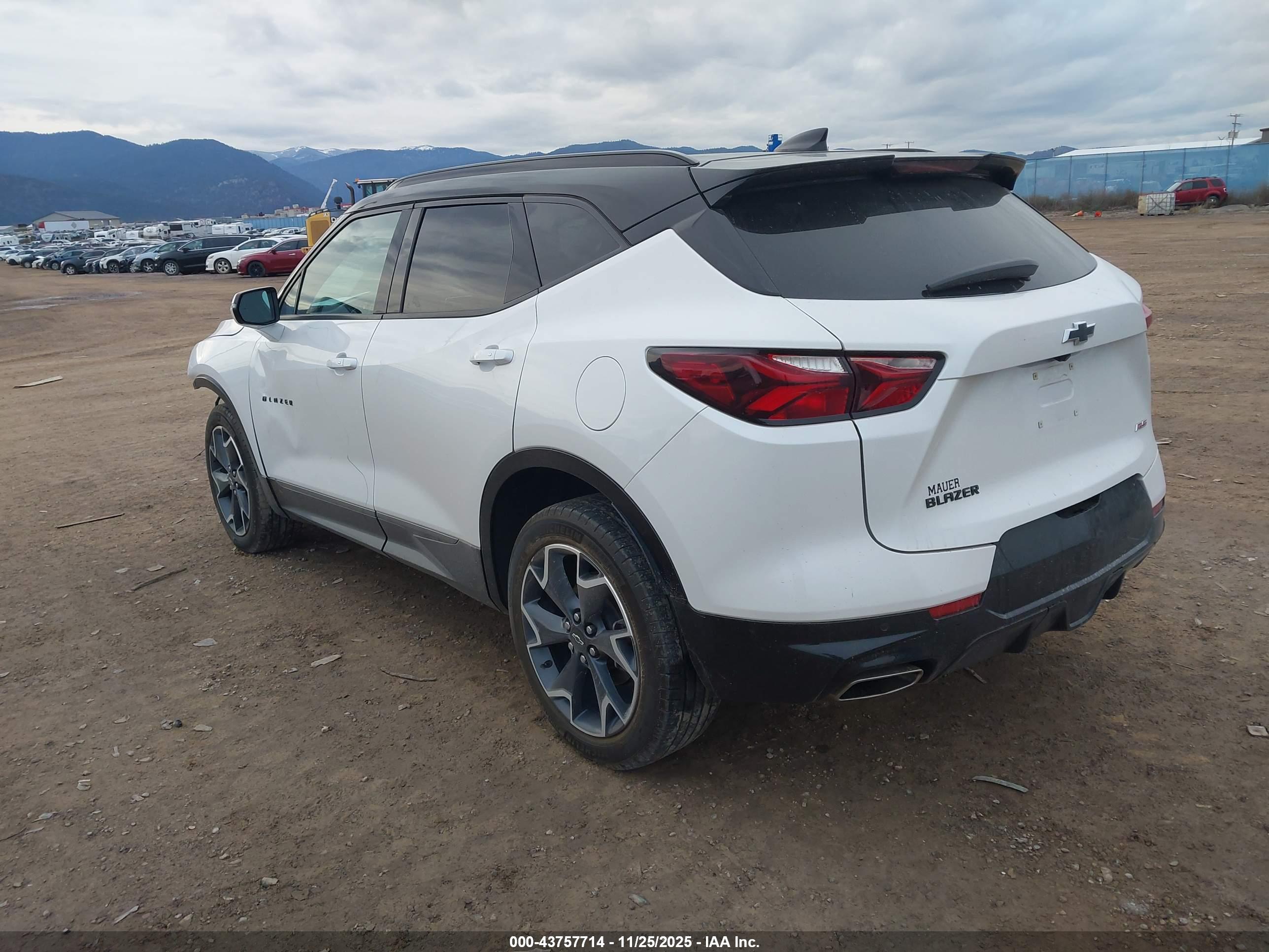 CHEVROLET BLAZER image 3
