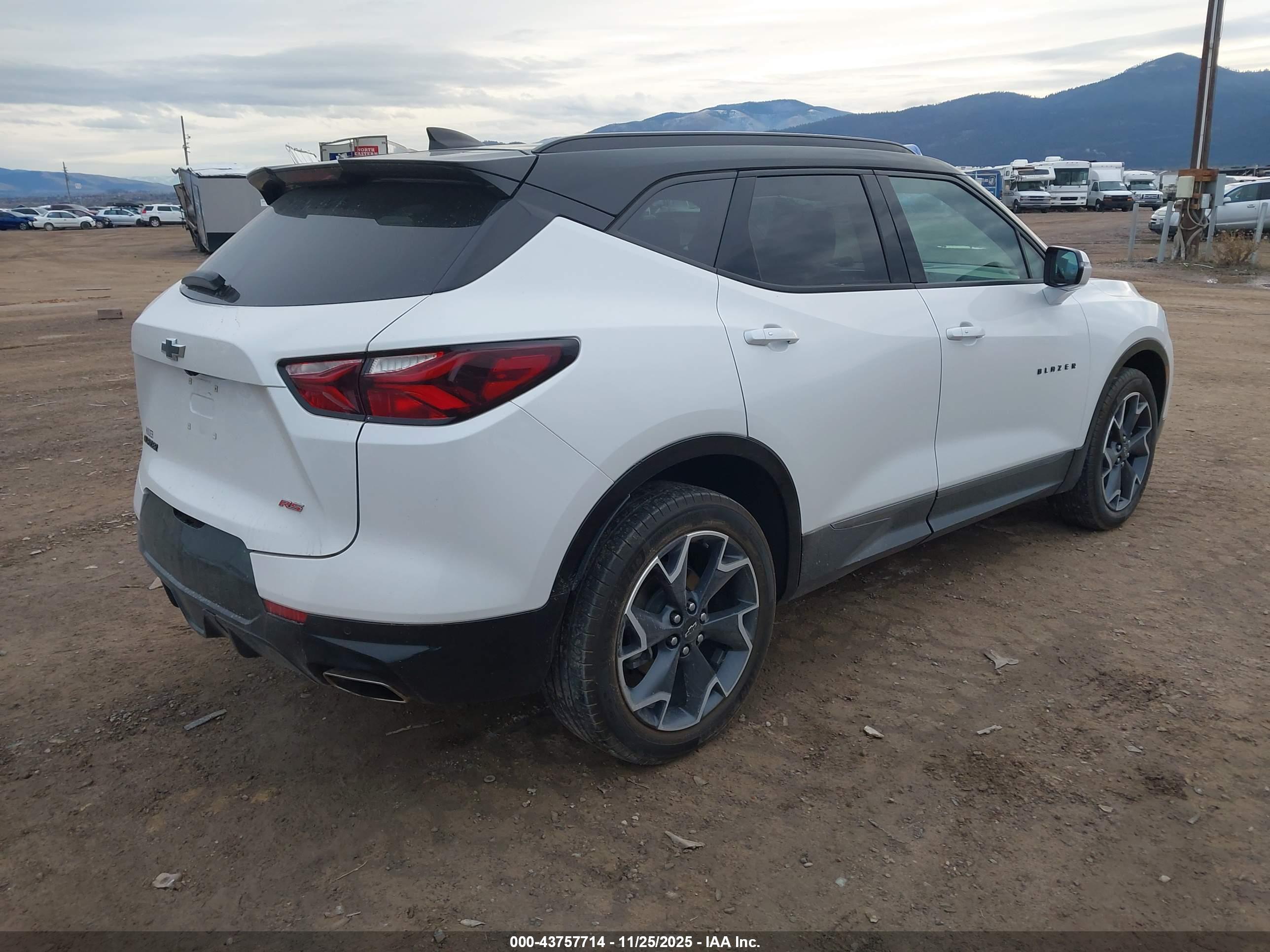 CHEVROLET BLAZER image 4