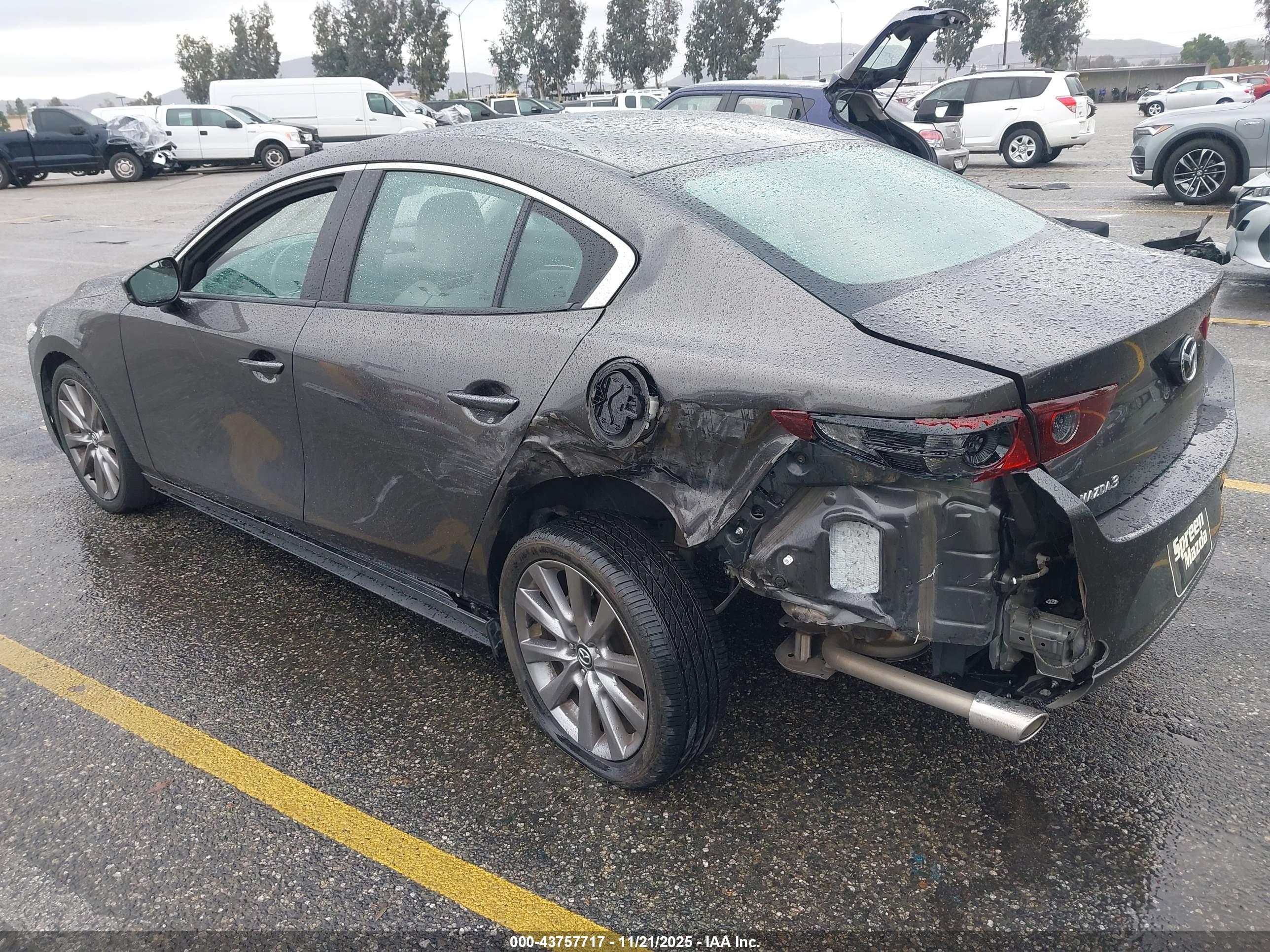 MAZDA MAZDA3 image 3