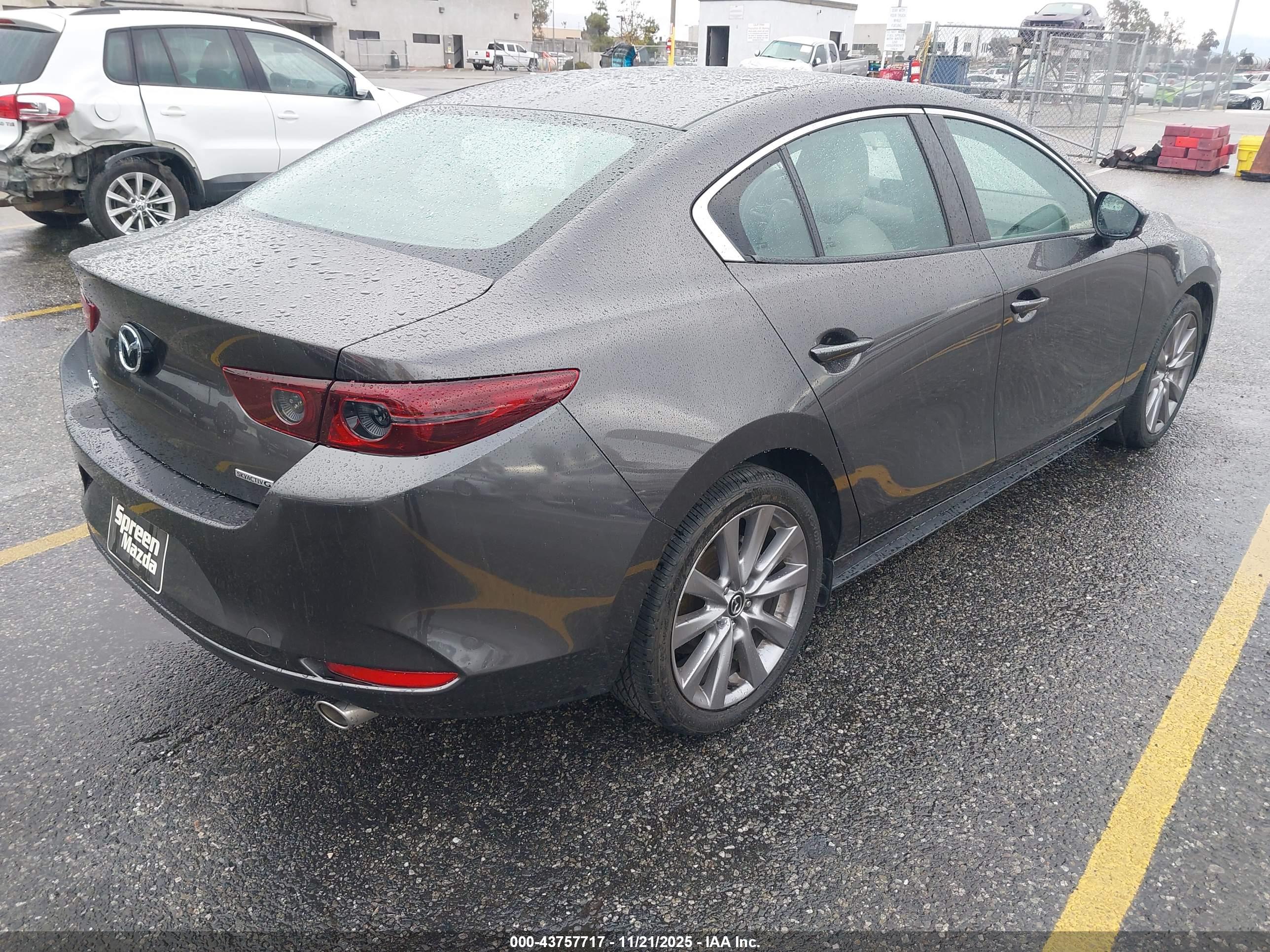 MAZDA MAZDA3 image 4
