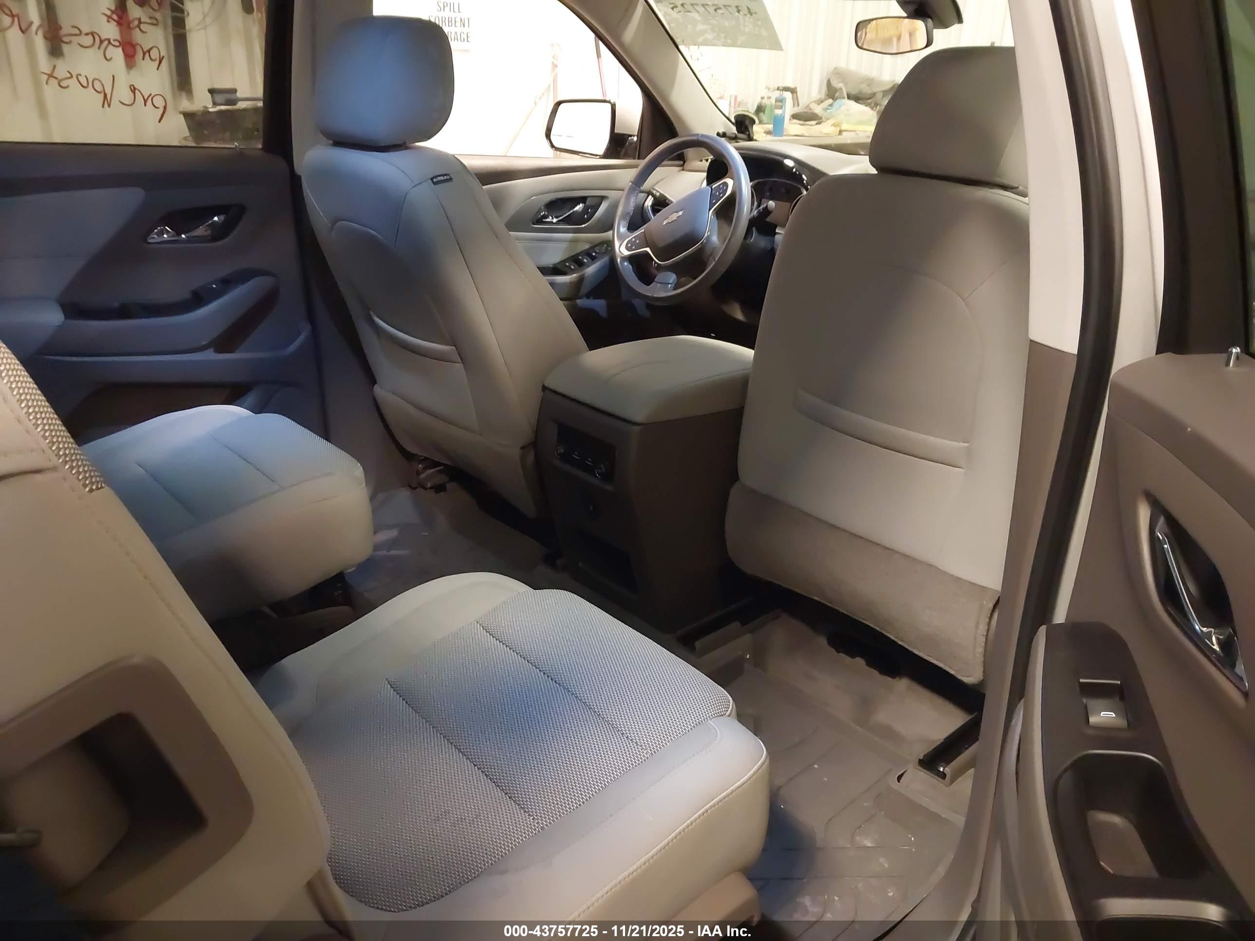 CHEVROLET TRAVERSE image 8