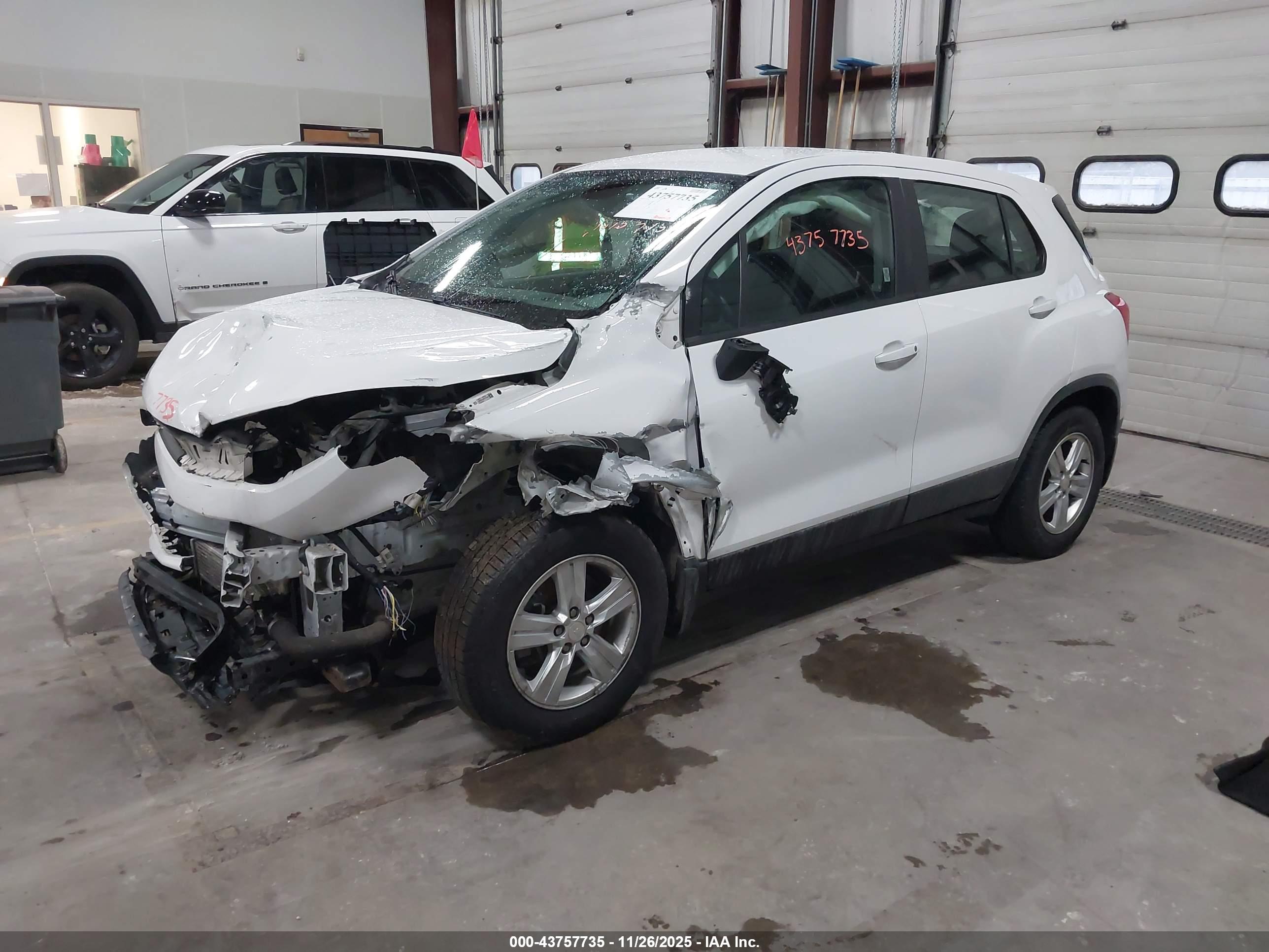 CHEVROLET TRAX image 2