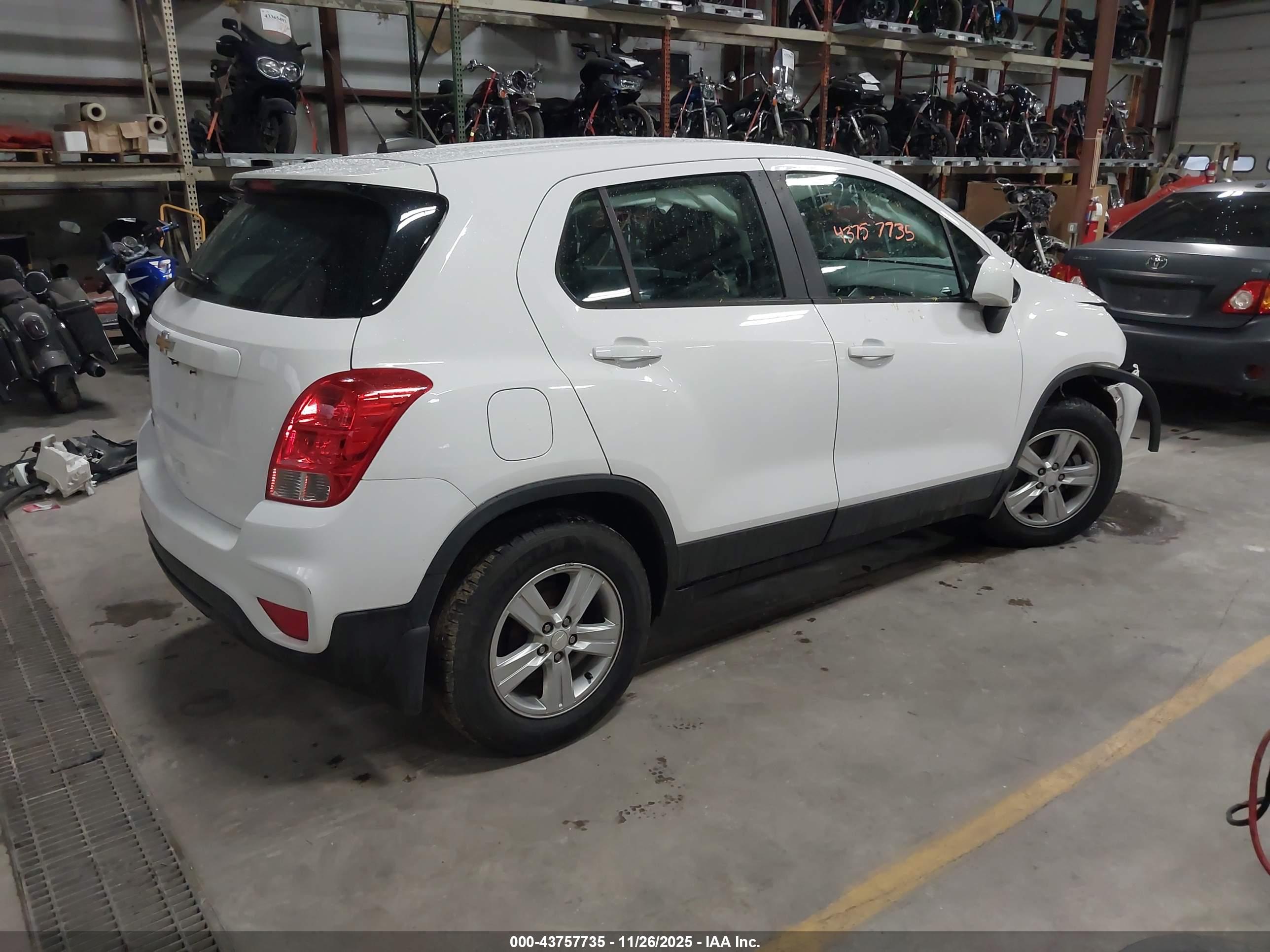 CHEVROLET TRAX image 4