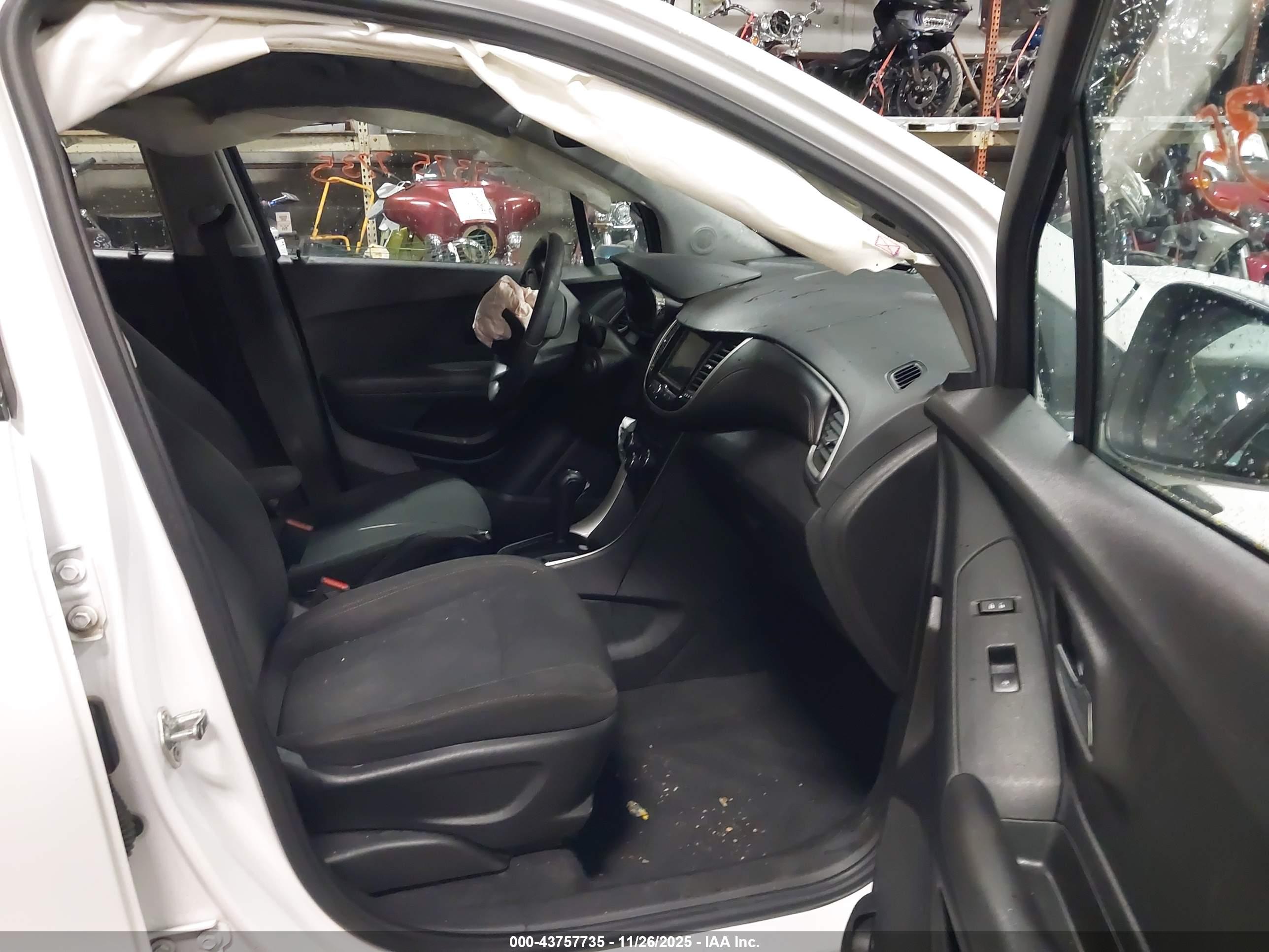 CHEVROLET TRAX image 5