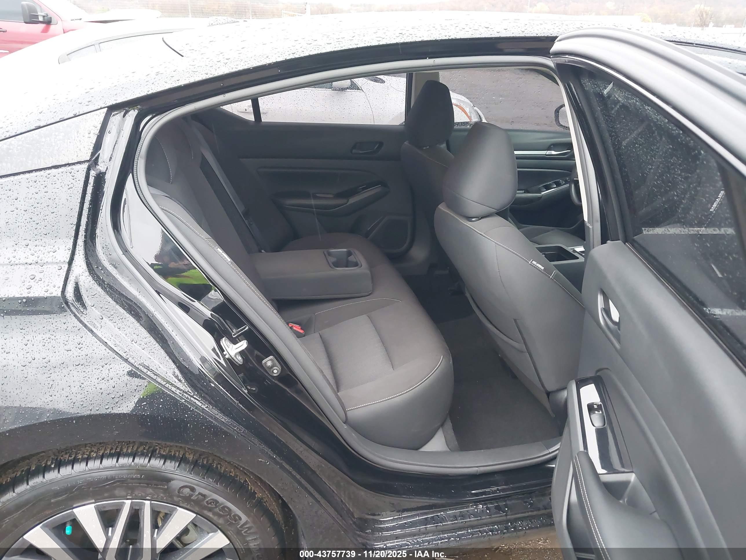NISSAN ALTIMA image 8