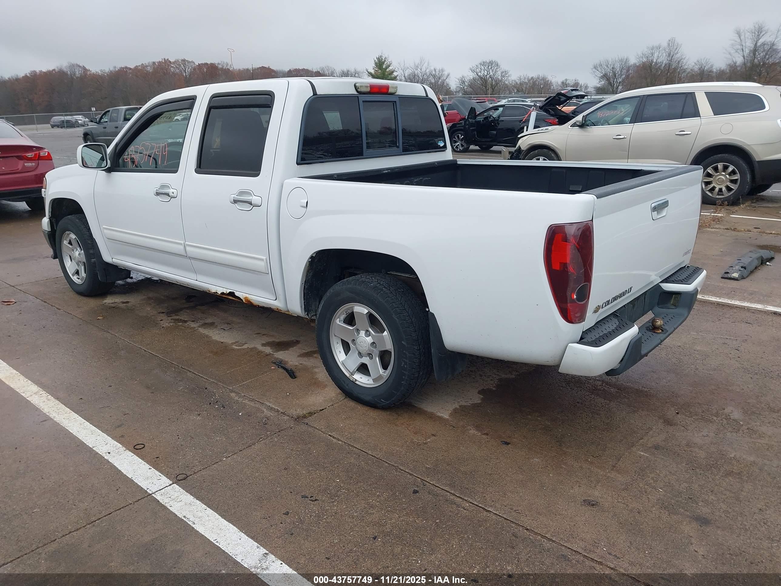 CHEVROLET COLORADO image 3