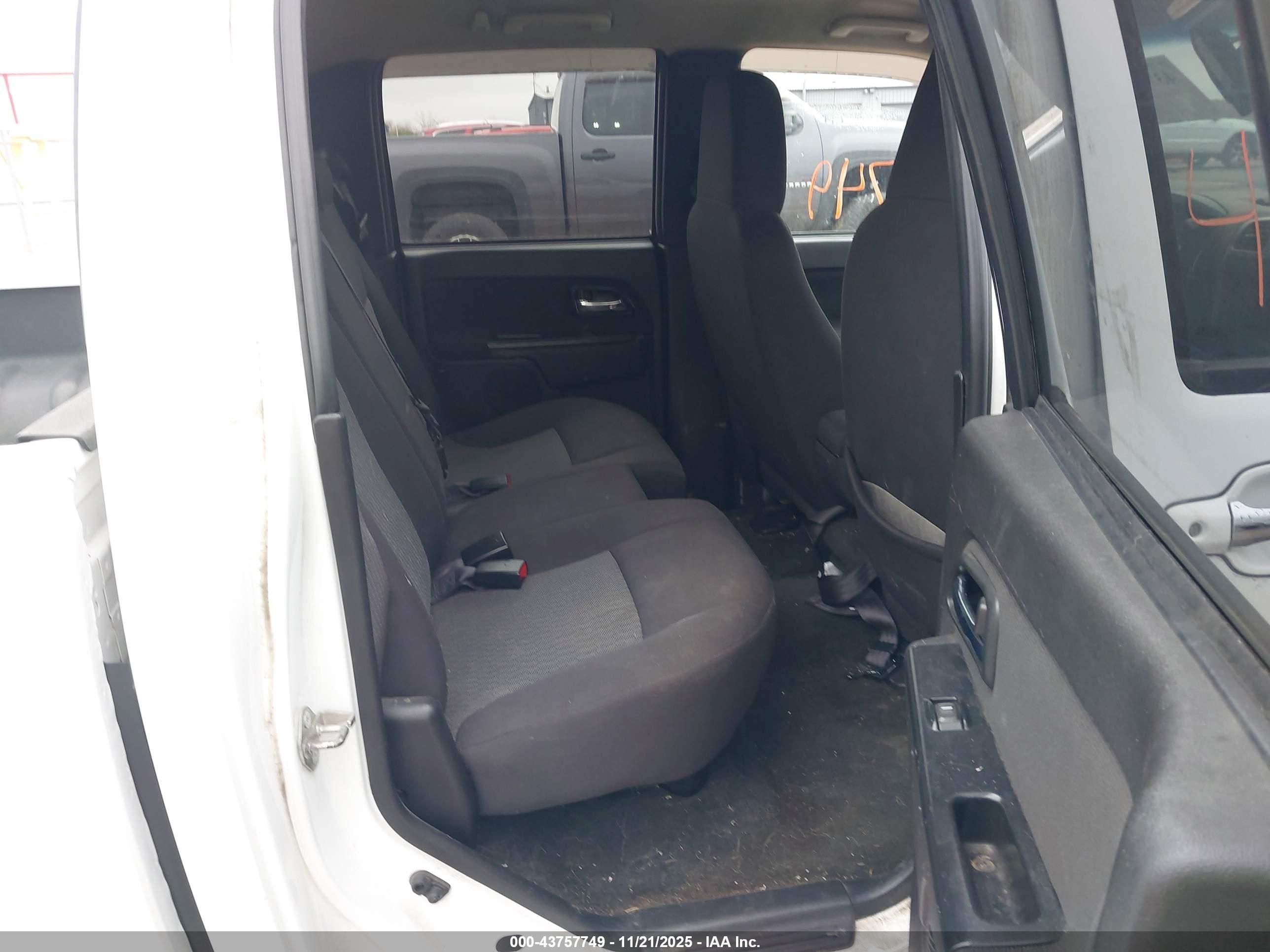CHEVROLET COLORADO image 8