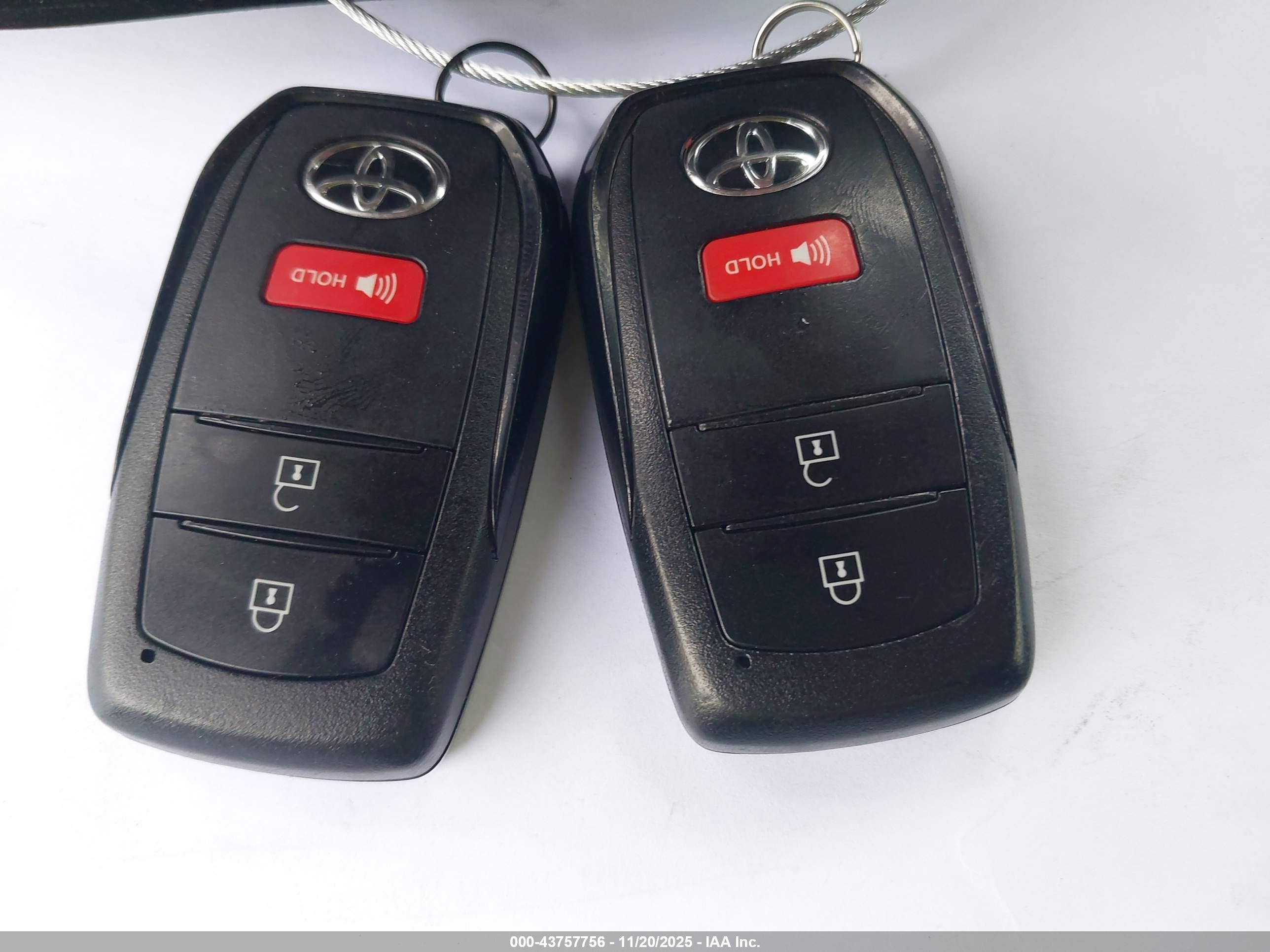 TOYOTA COROLLA image 11