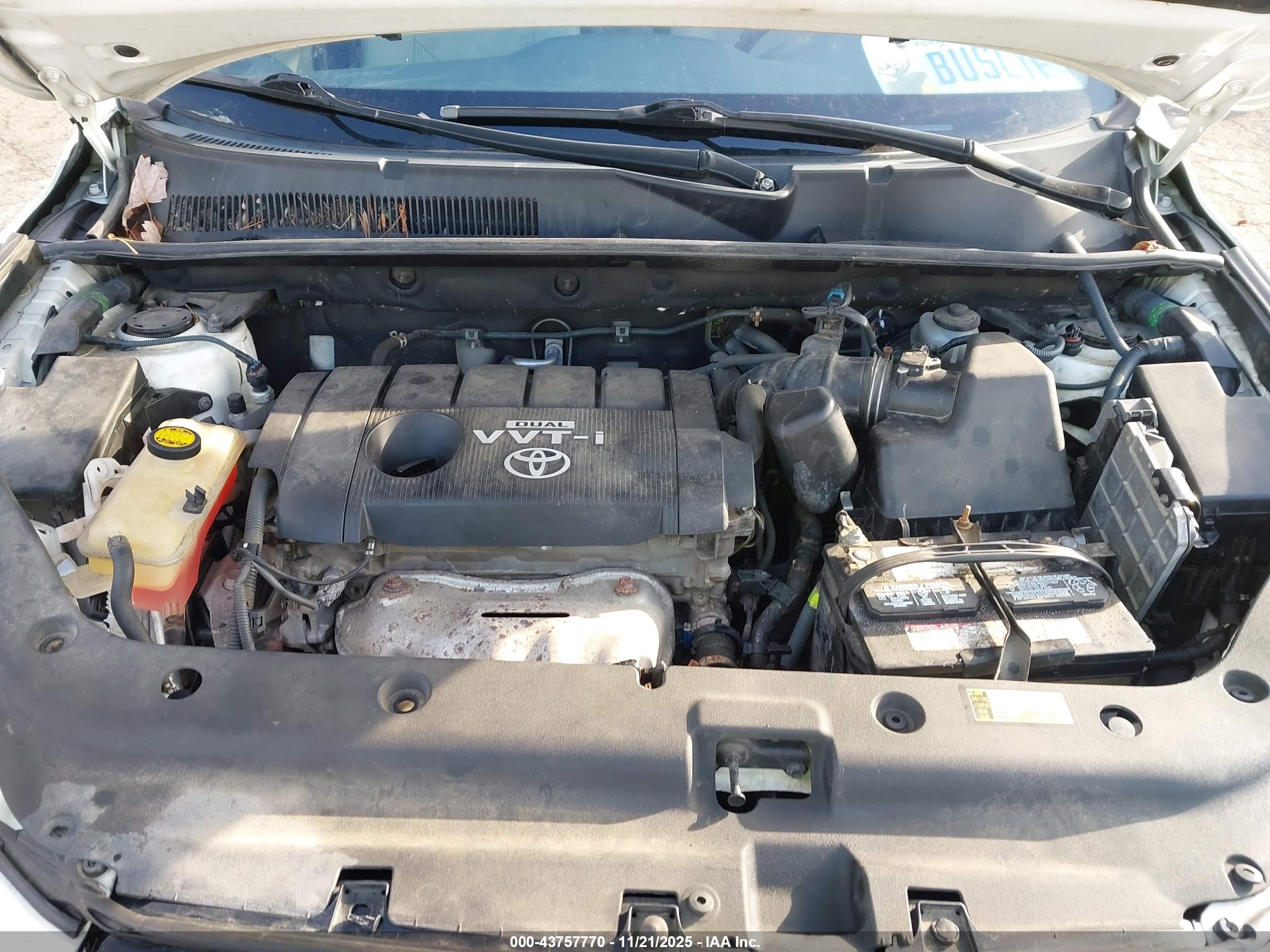 TOYOTA RAV4 image 10