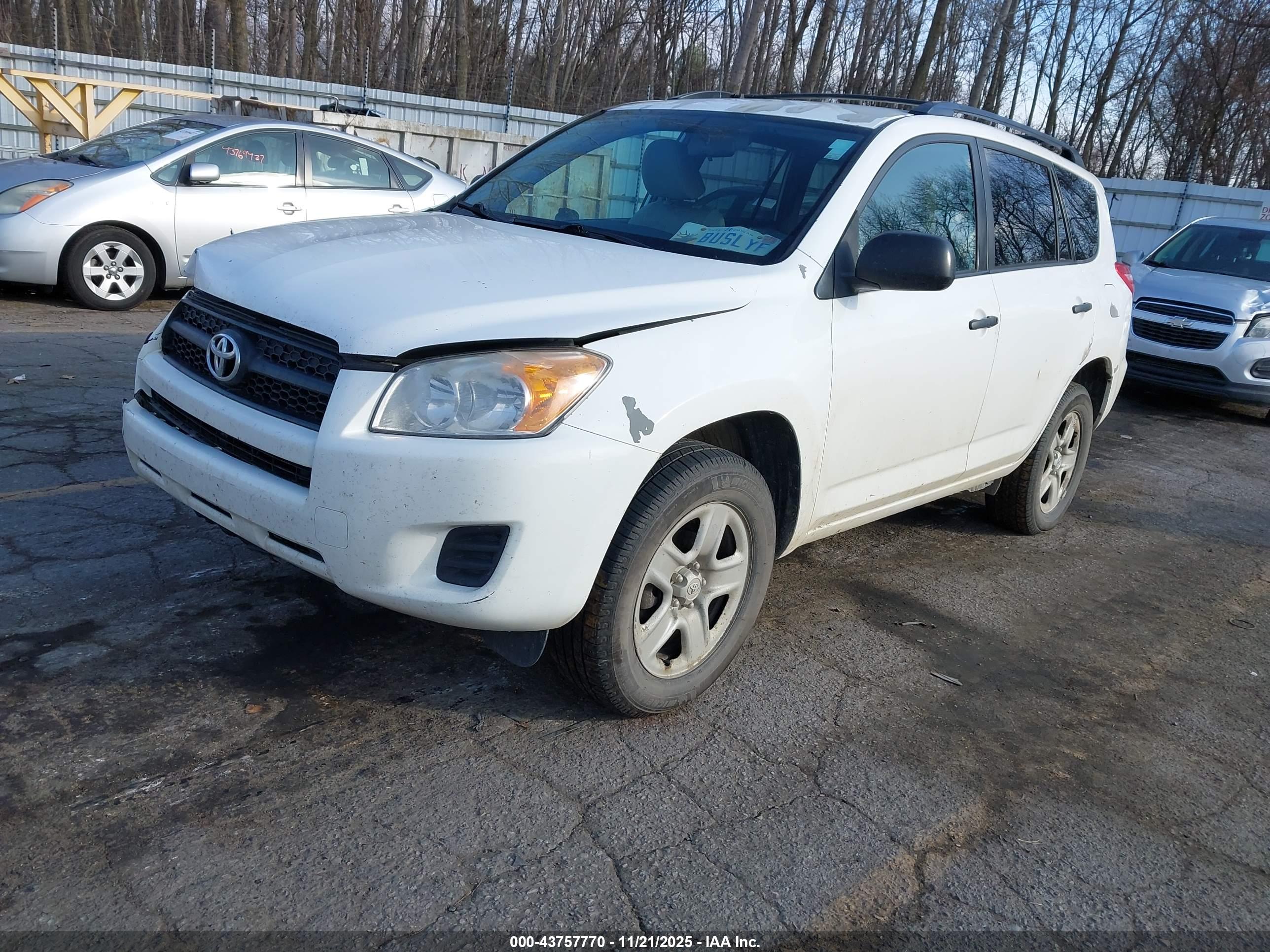 TOYOTA RAV4 image 2