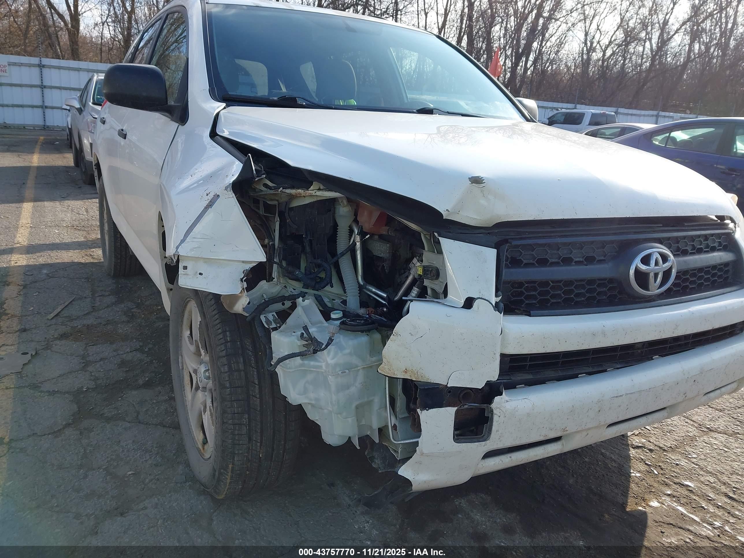 TOYOTA RAV4 image 6