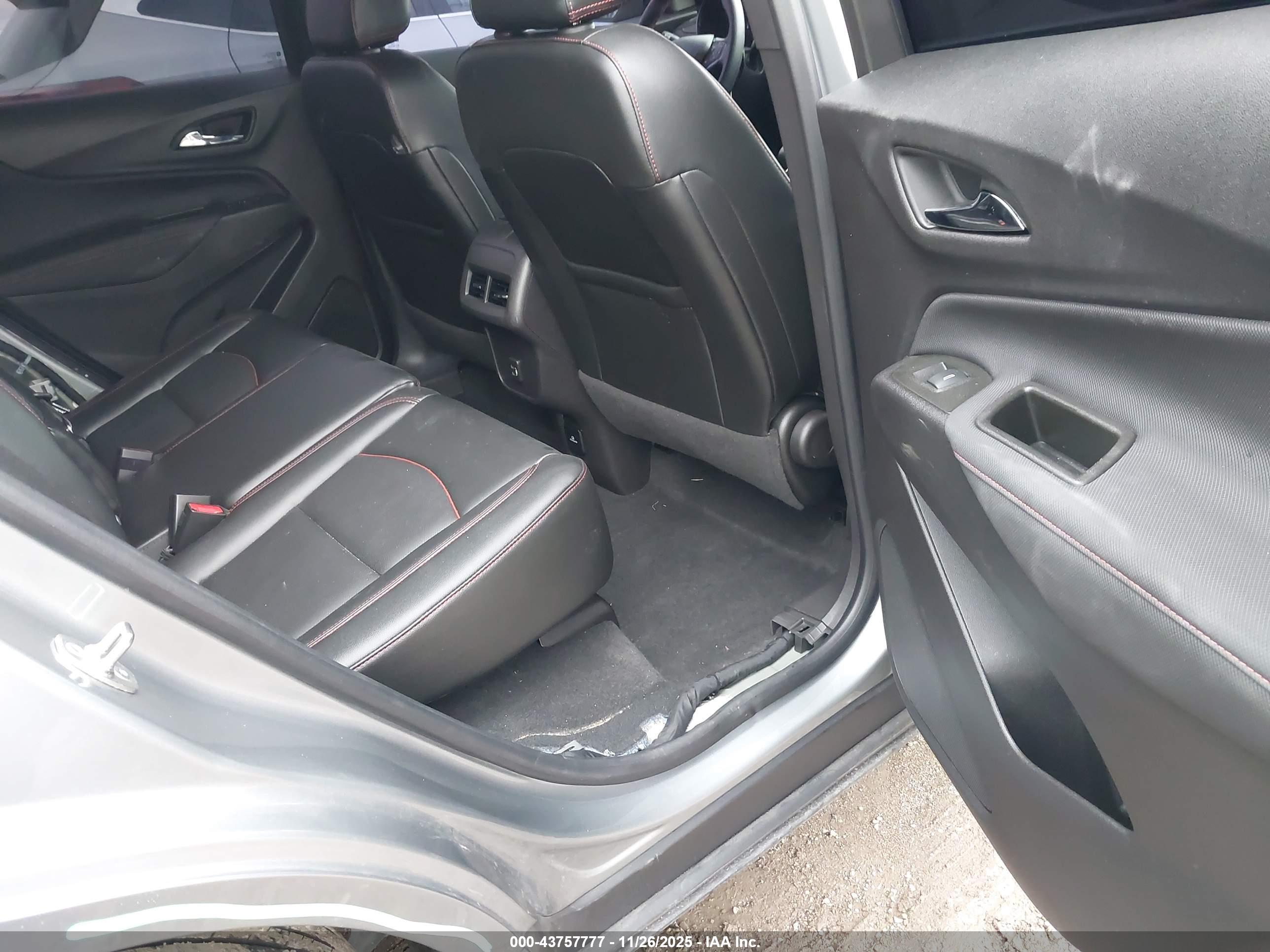 CHEVROLET EQUINOX image 8