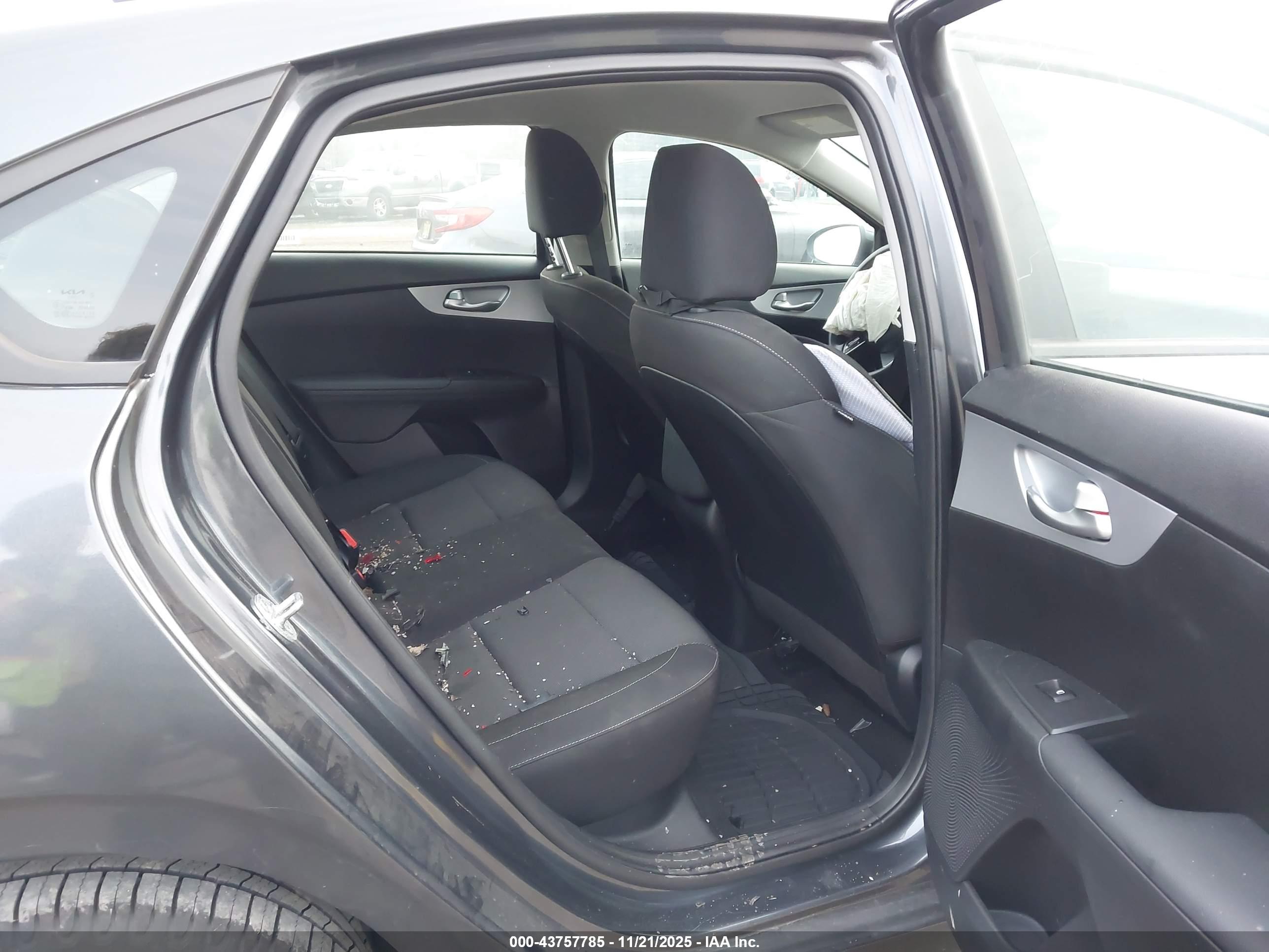 KIA FORTE image 8