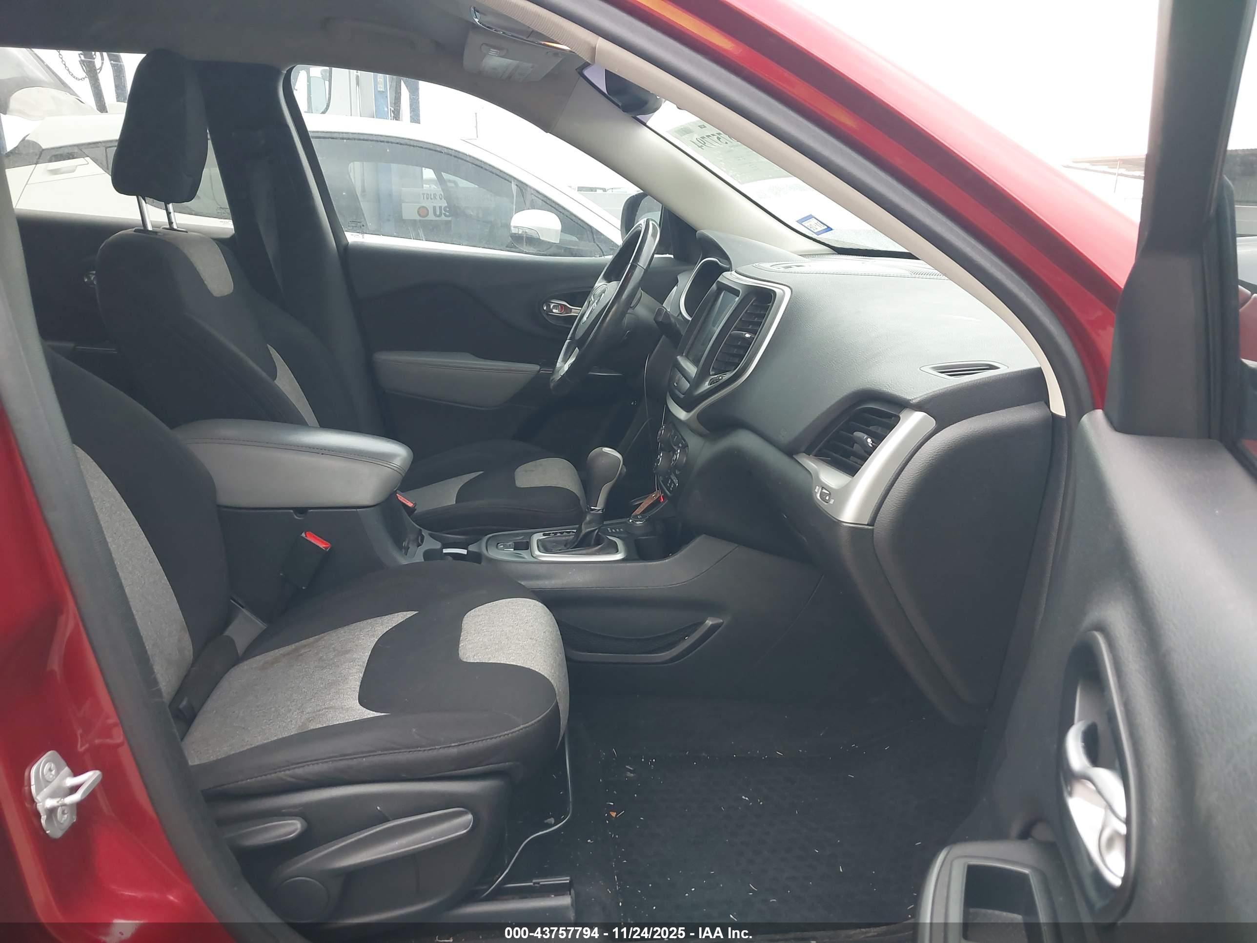 JEEP CHEROKEE image 5