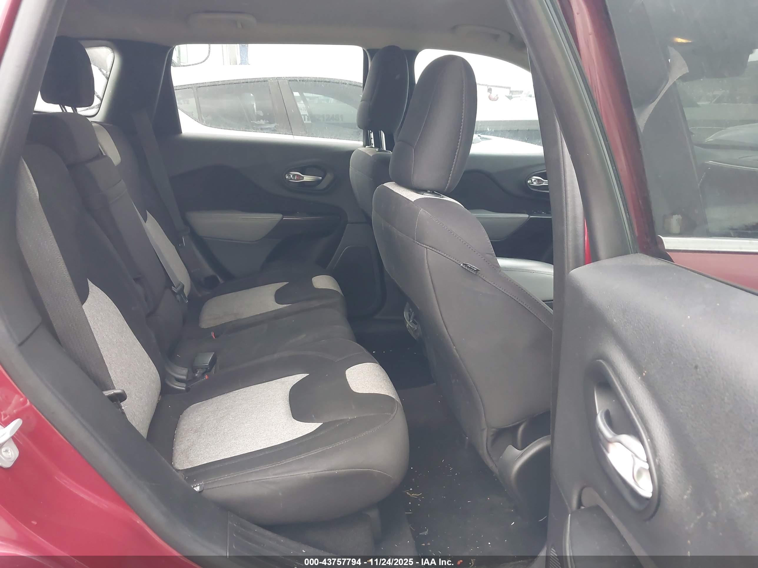 JEEP CHEROKEE image 8