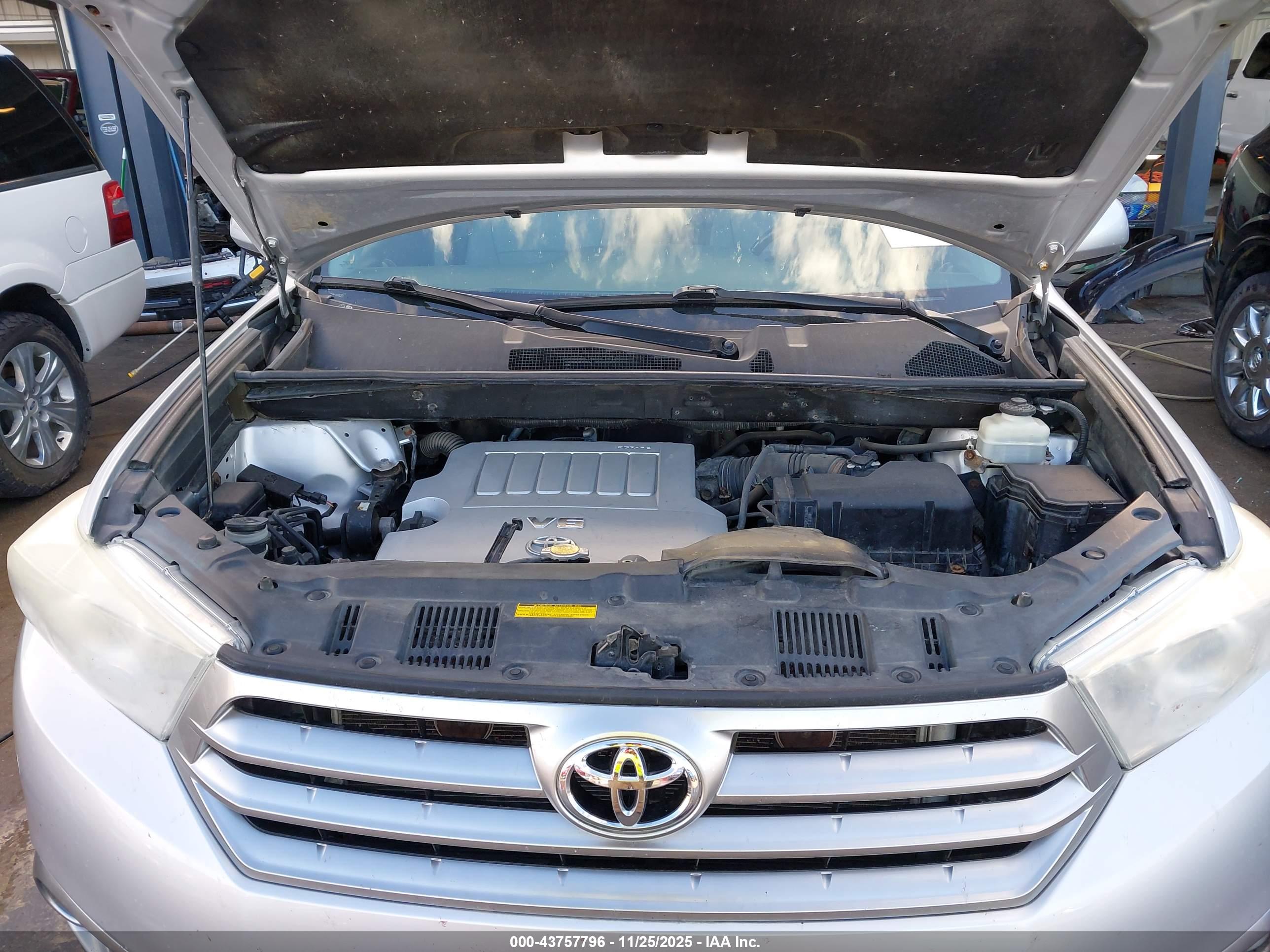 TOYOTA HIGHLANDER image 10