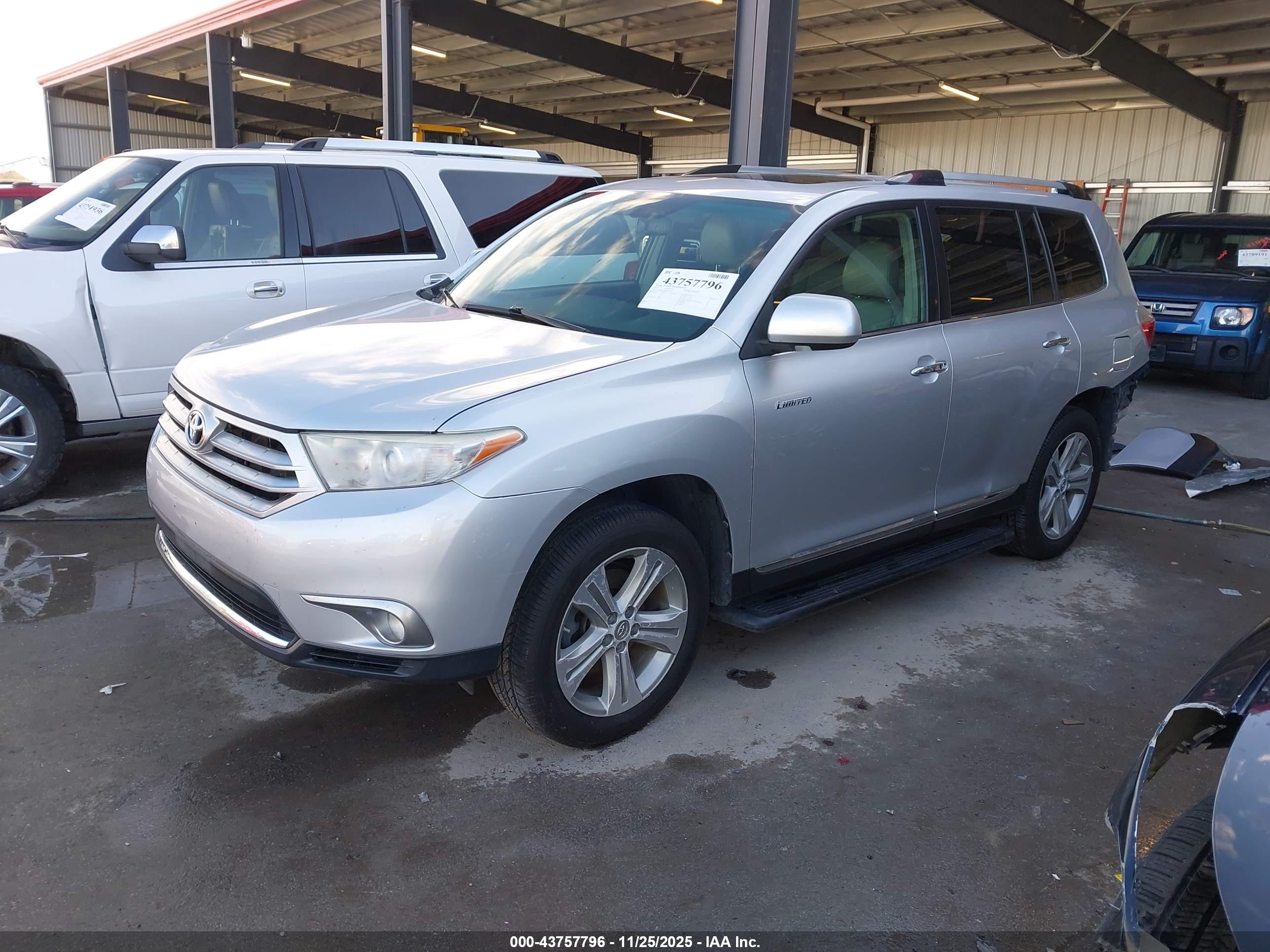 TOYOTA HIGHLANDER image 2
