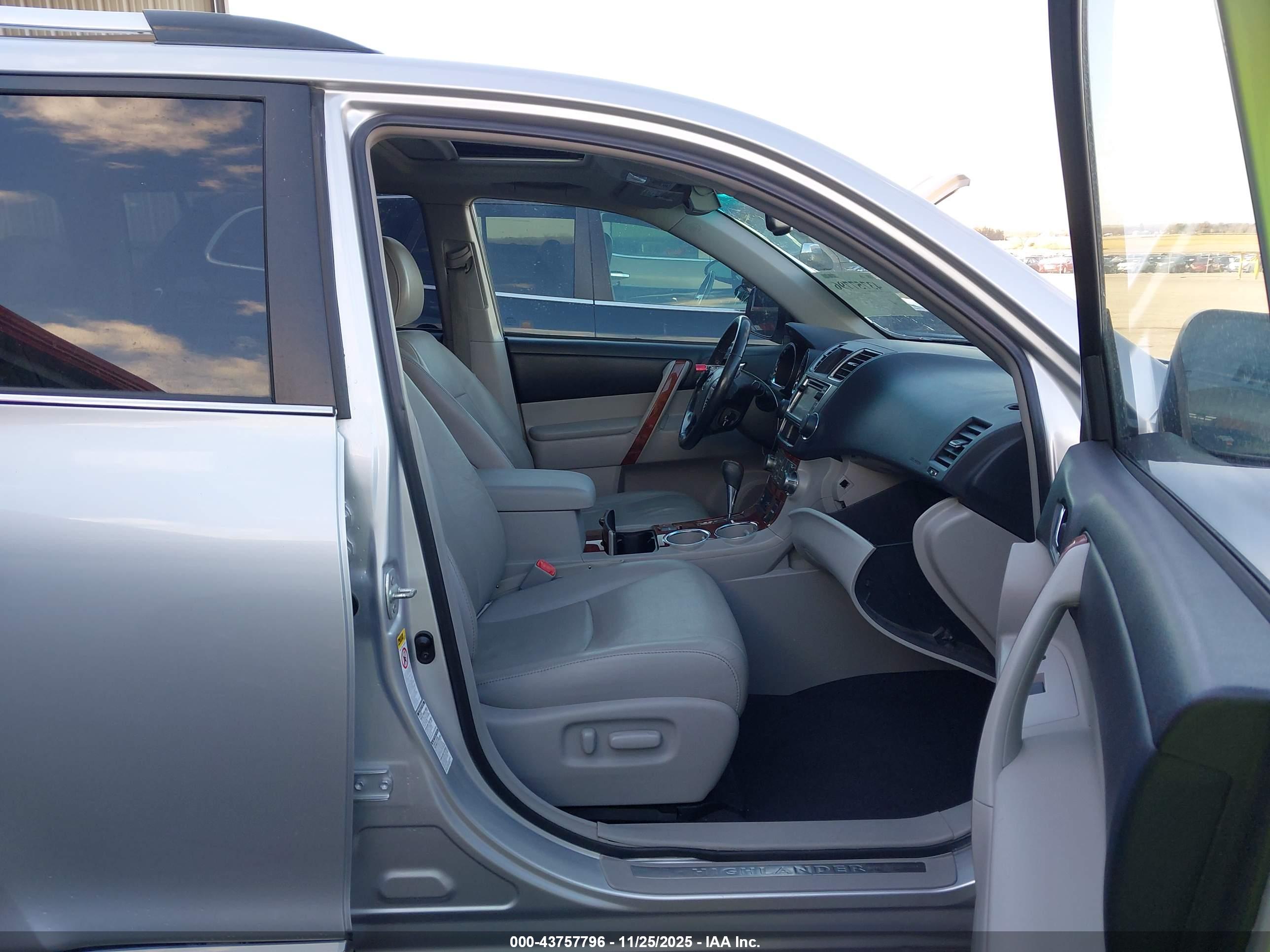 TOYOTA HIGHLANDER image 5