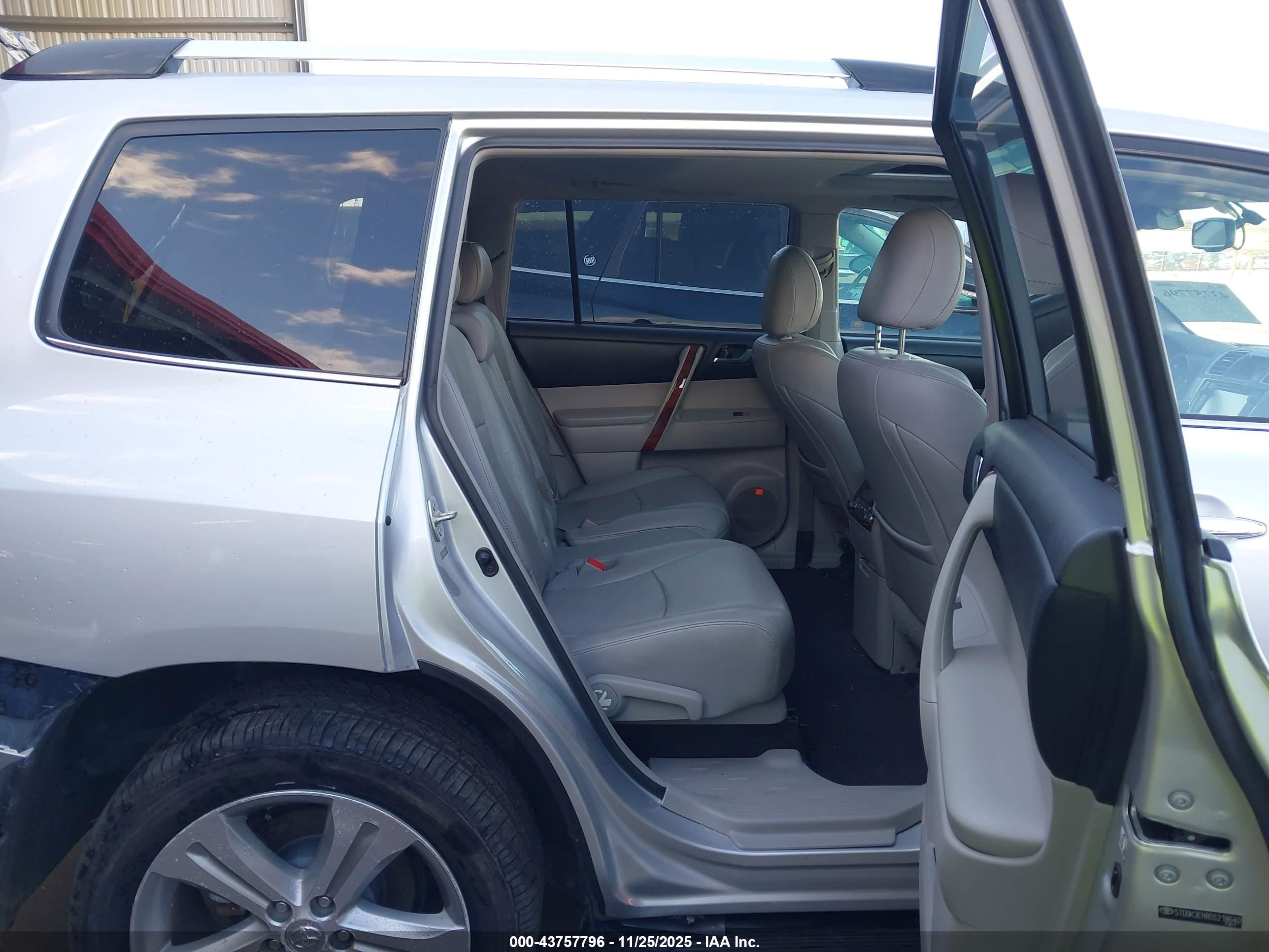 TOYOTA HIGHLANDER image 8