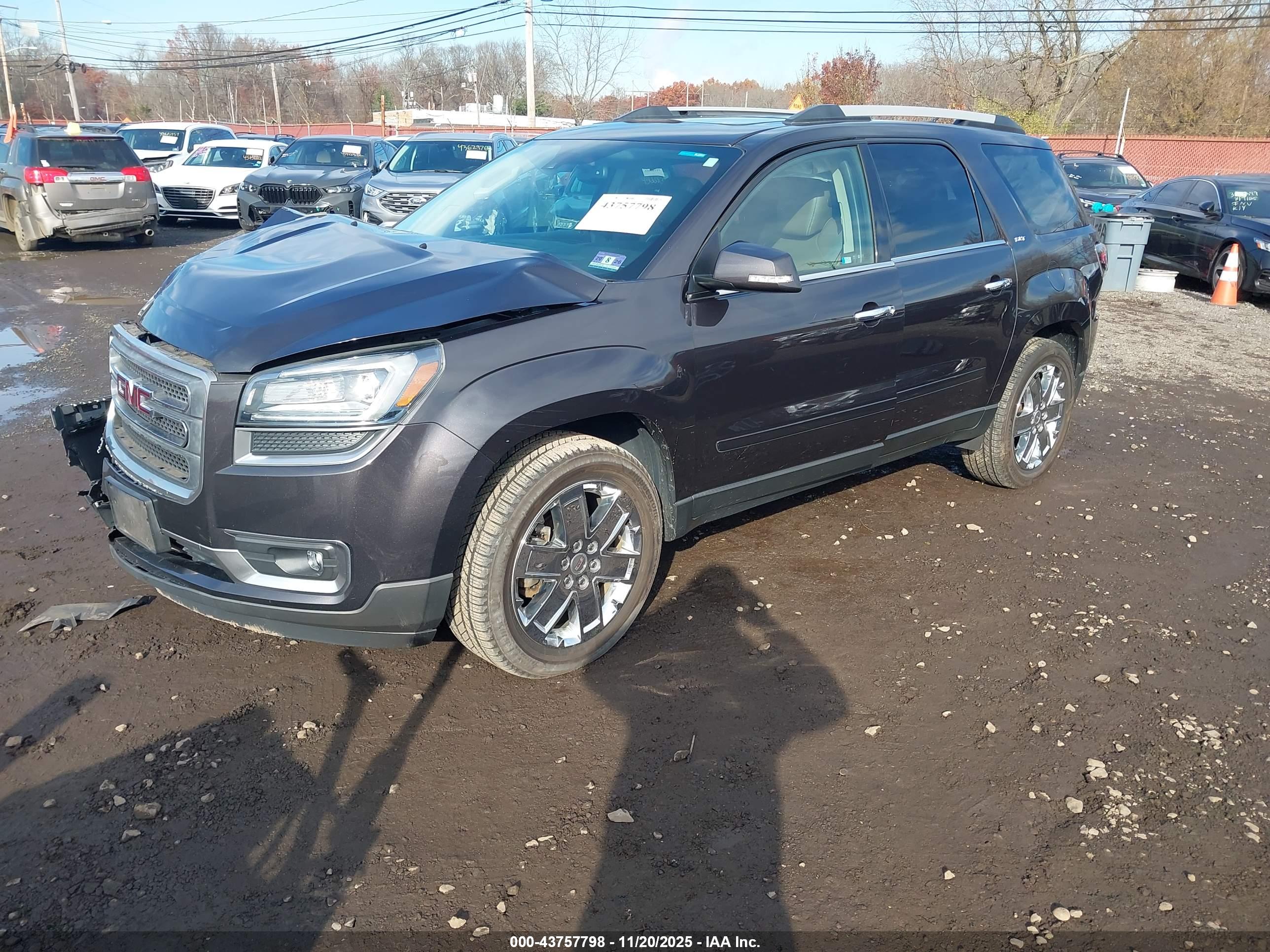 GMC ACADIA image 2