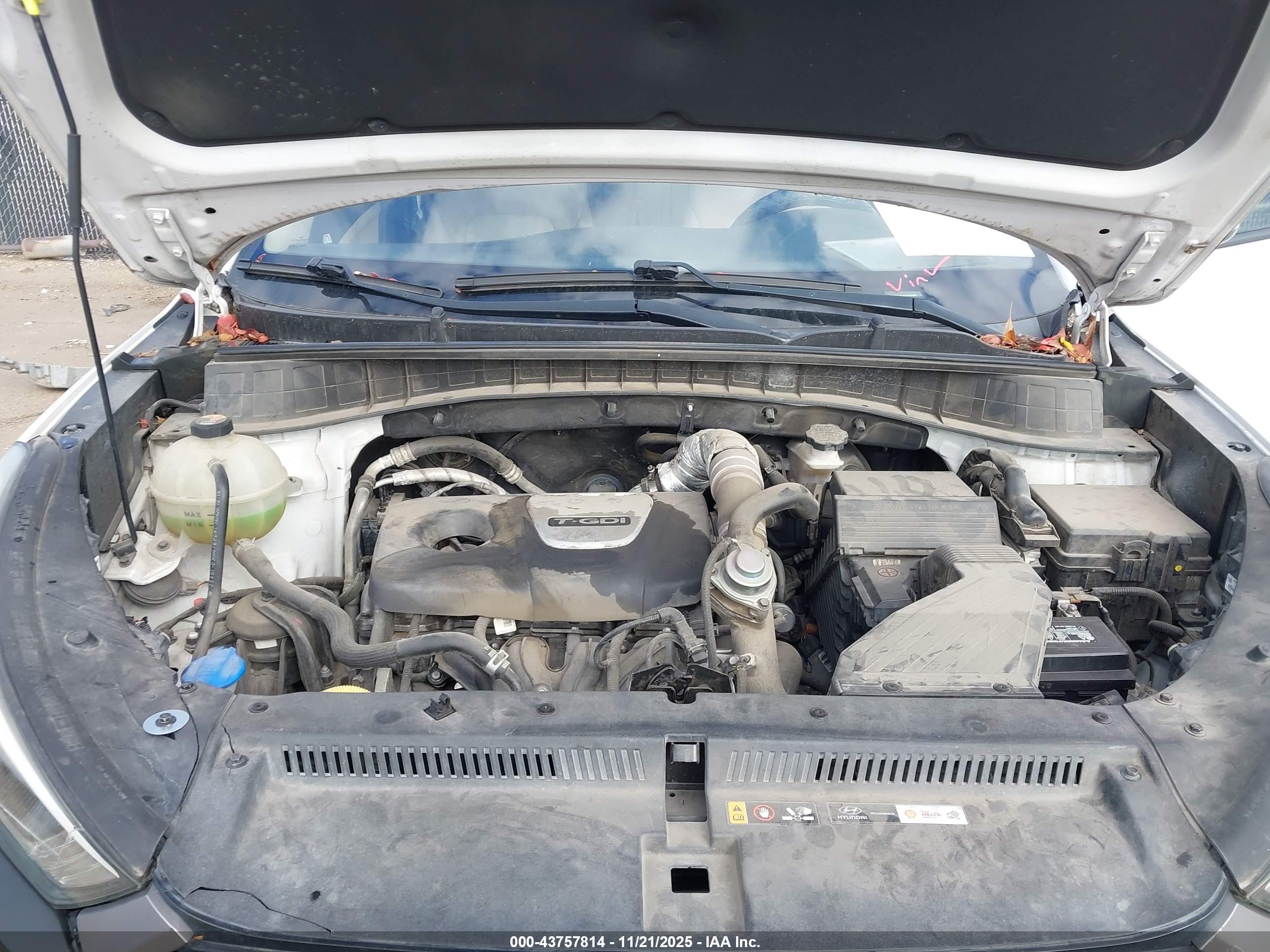HYUNDAI TUCSON image 10
