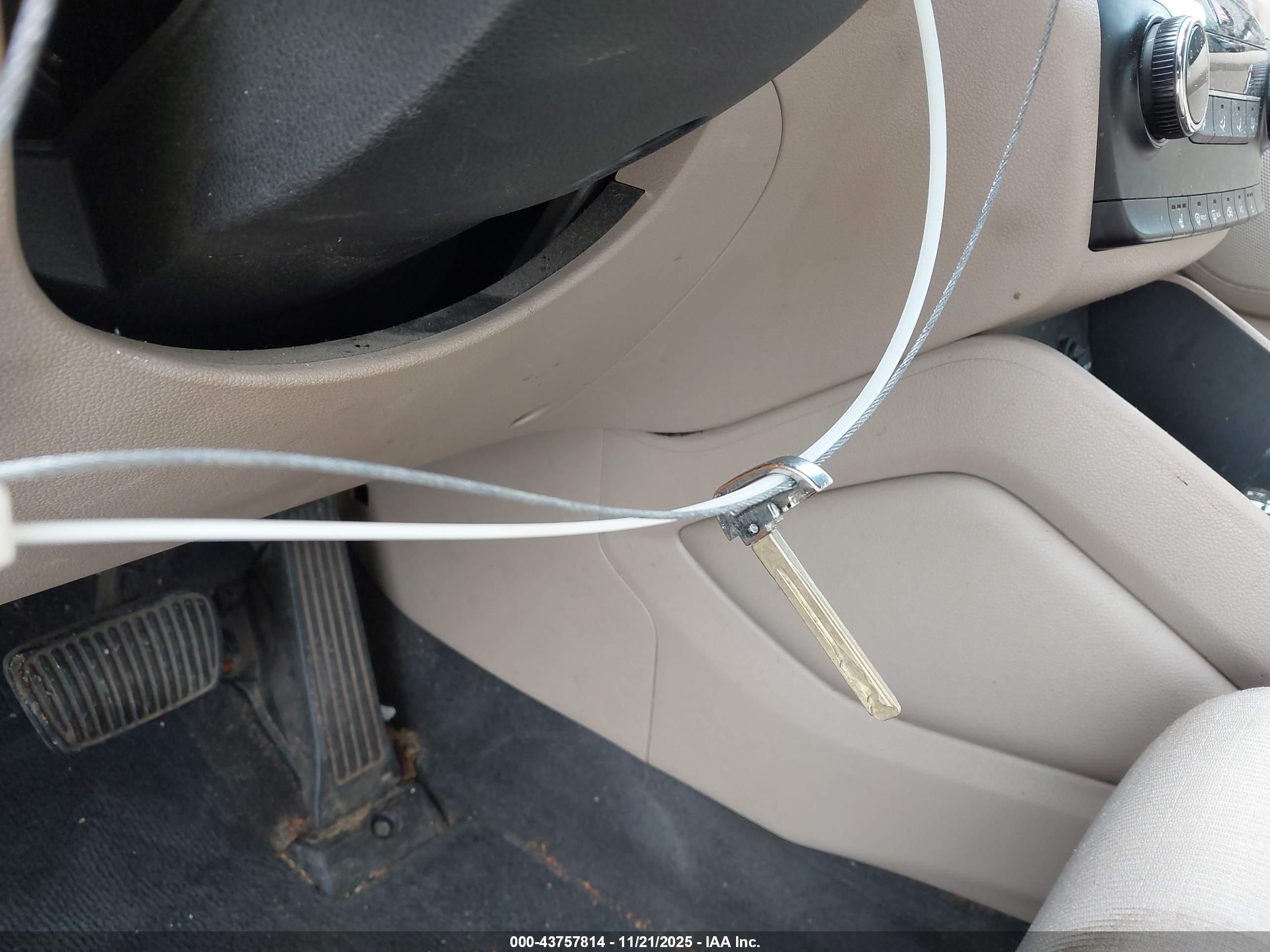 HYUNDAI TUCSON image 11
