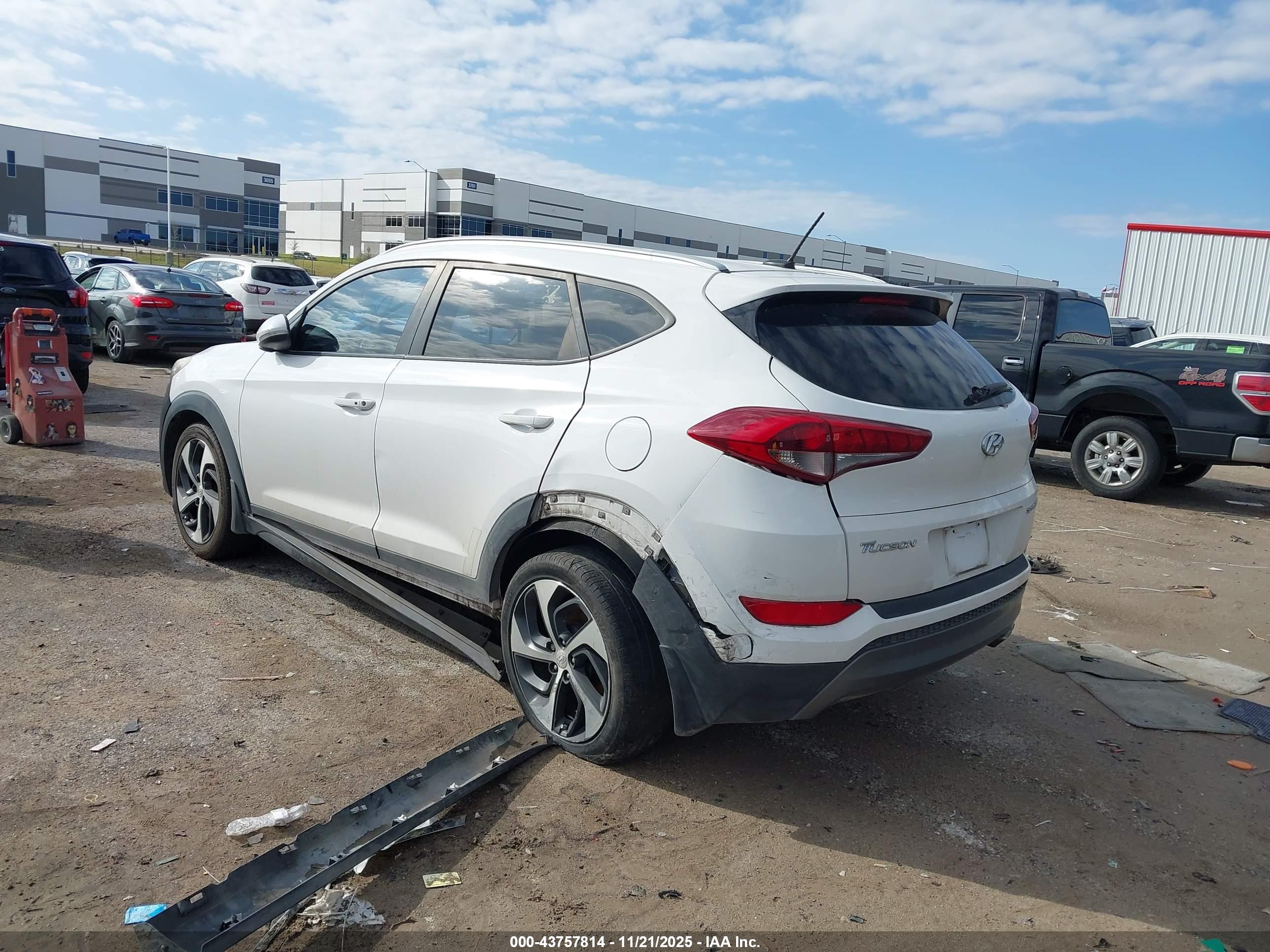 HYUNDAI TUCSON image 3