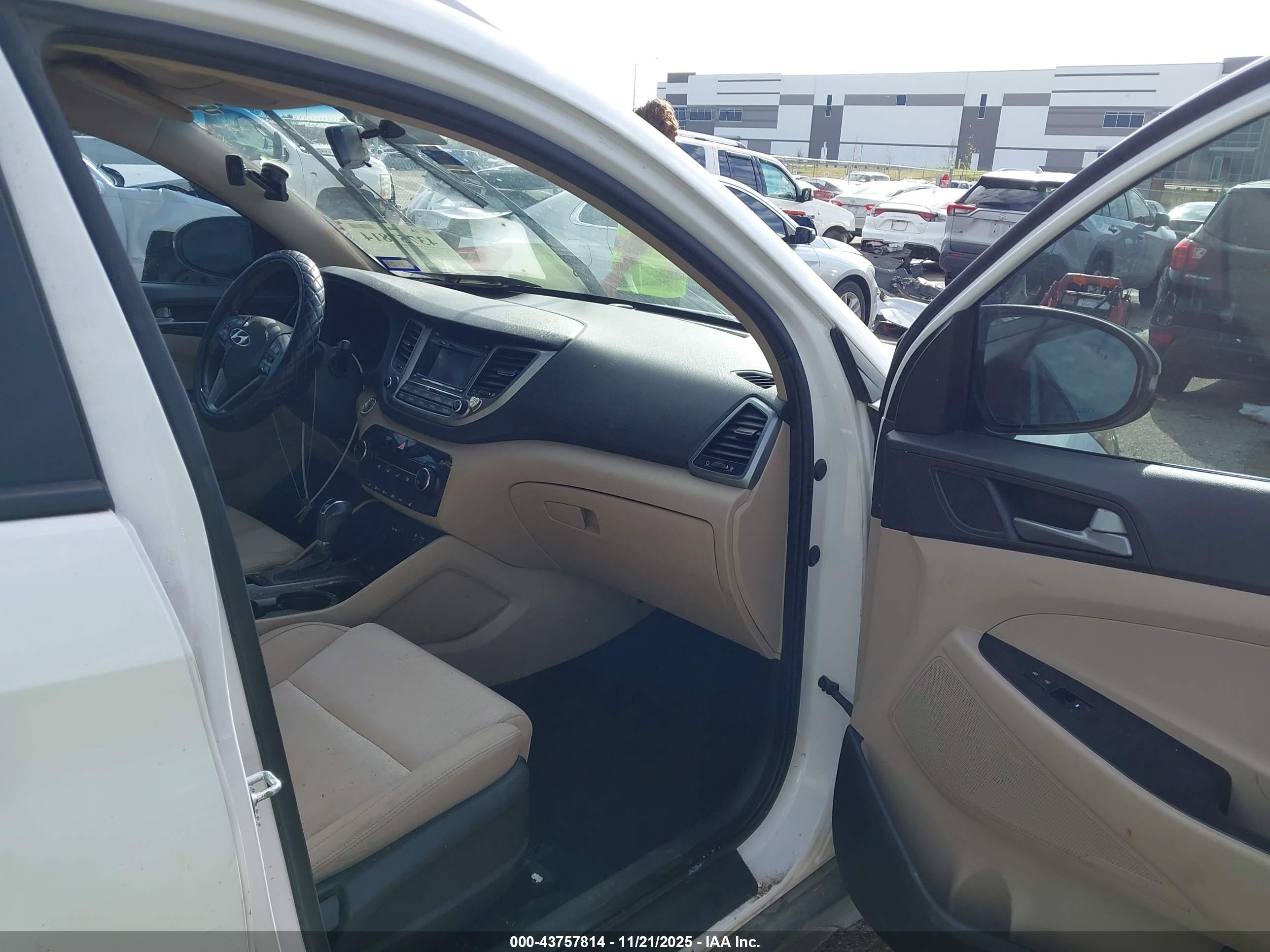 HYUNDAI TUCSON image 5